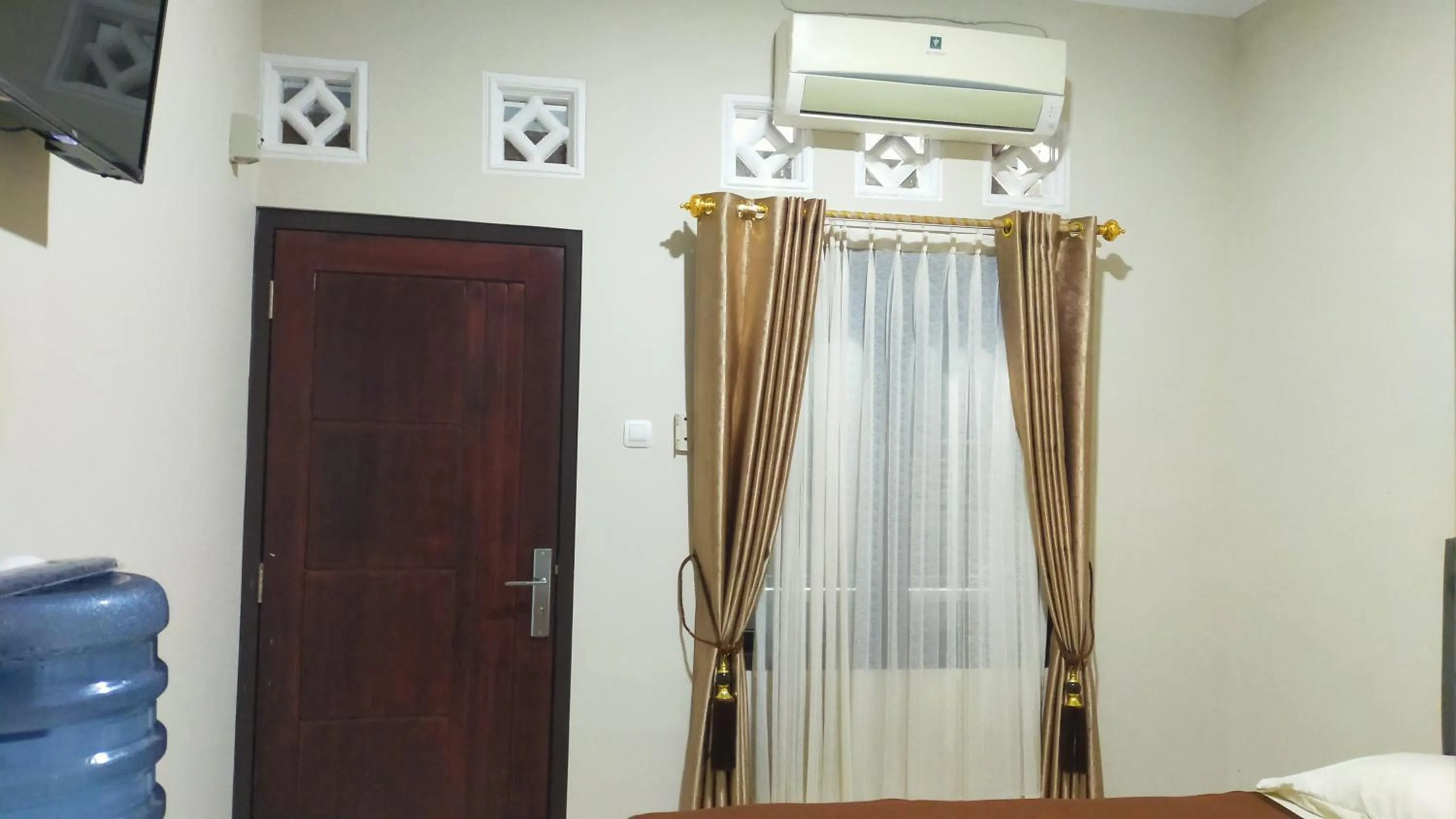 Staff, Bed in Aqsa Guest House Ciamis Syariah