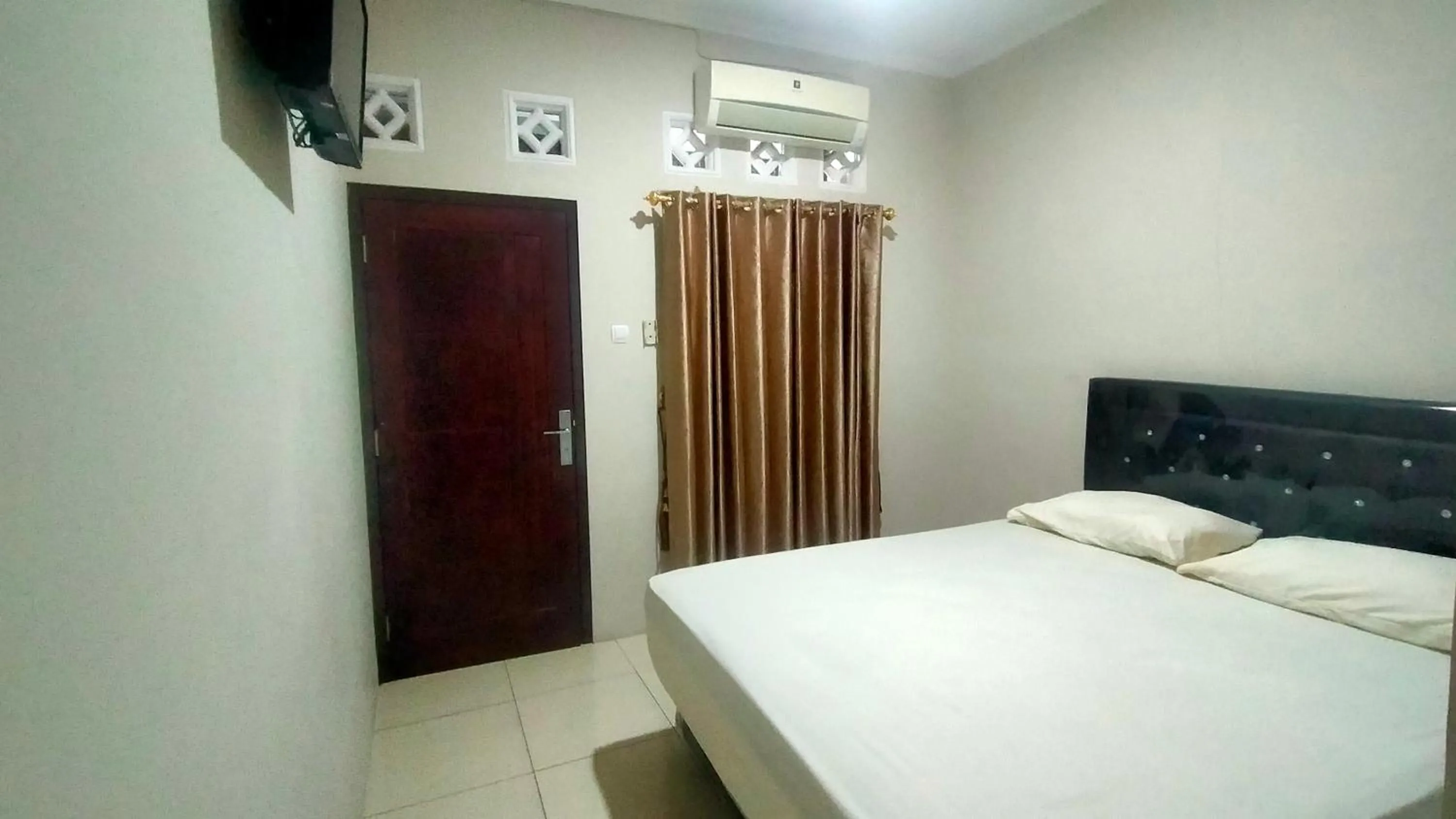 Staff, Bed in Aqsa Guest House Ciamis Syariah