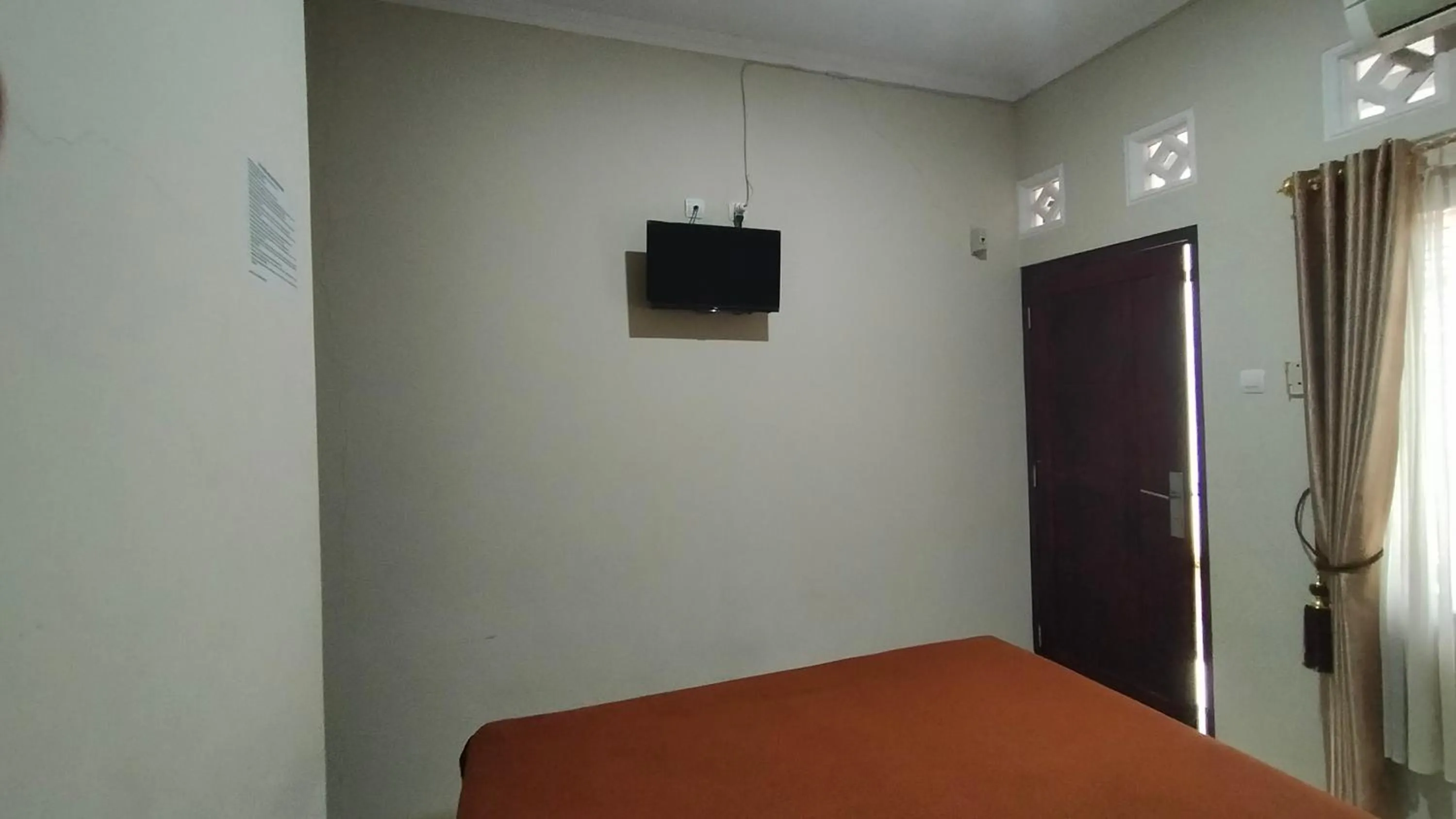 Staff, Bed in Aqsa Guest House Ciamis Syariah