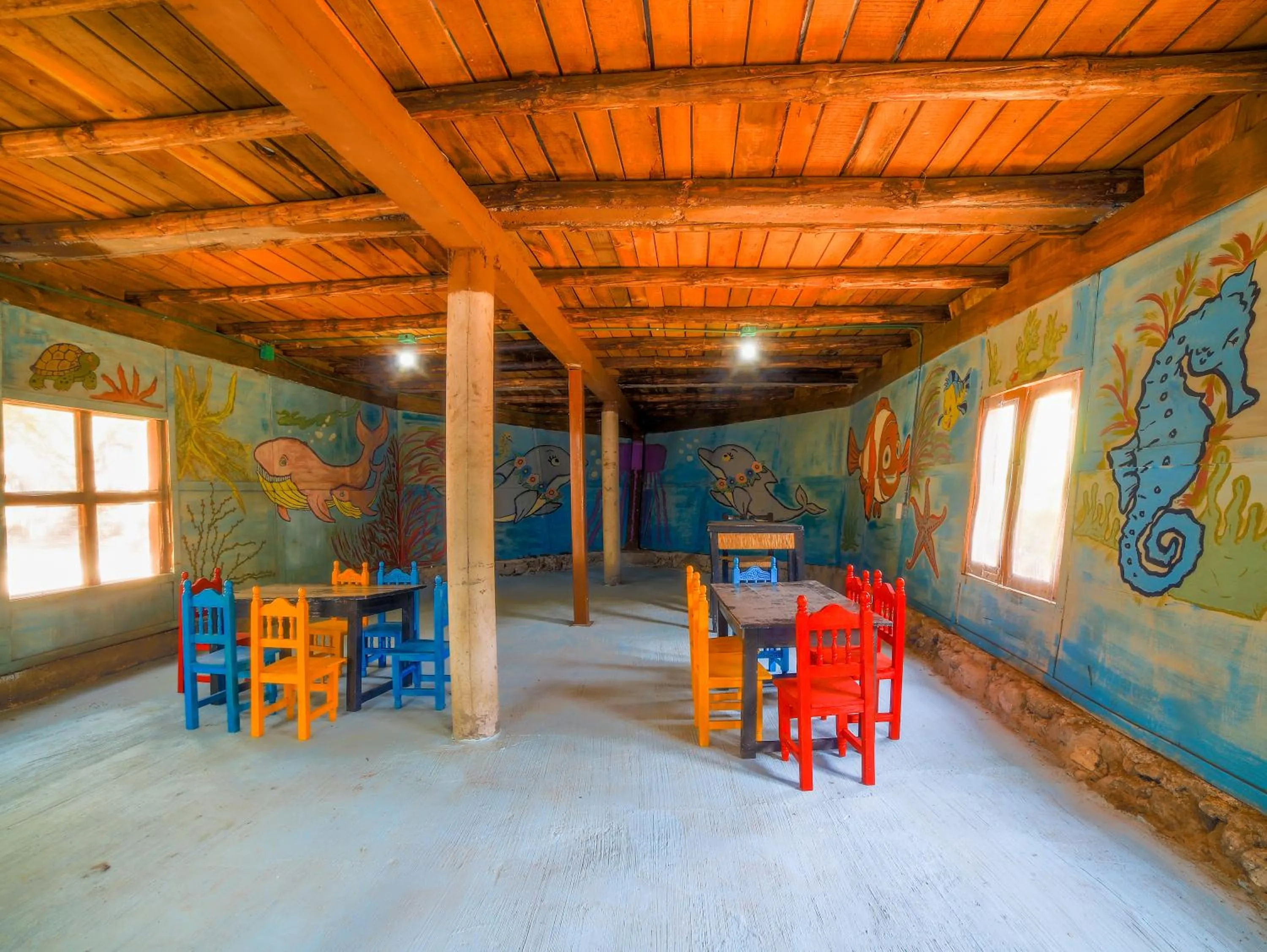 Dining area in Centro Ecoturístico Tatu by Rotamundos