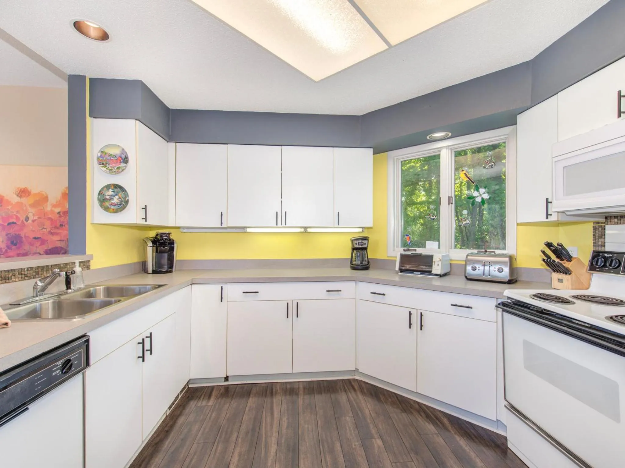 Kitchen or kitchenette in Birdsong