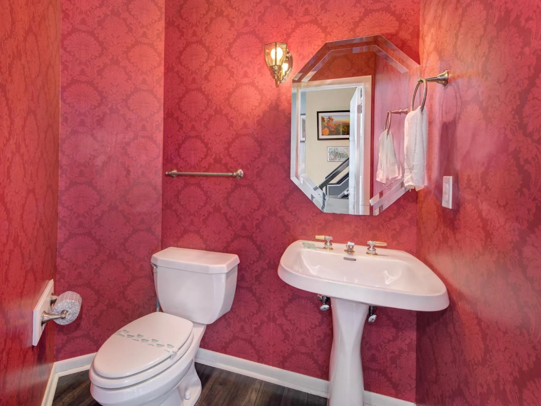 Bathroom in Birdsong