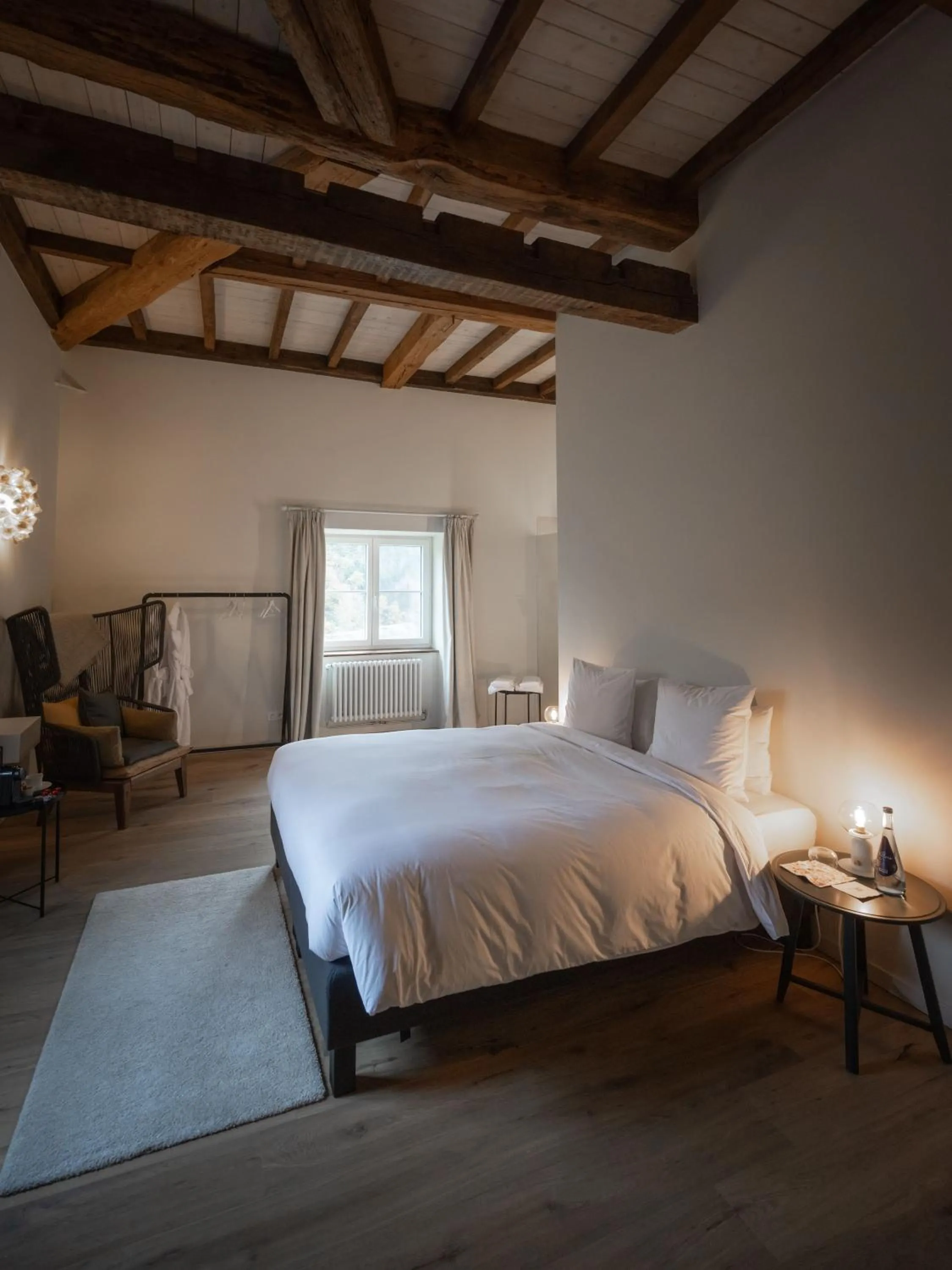 Photo of the whole room, Bed in Château du Pont d'Oye