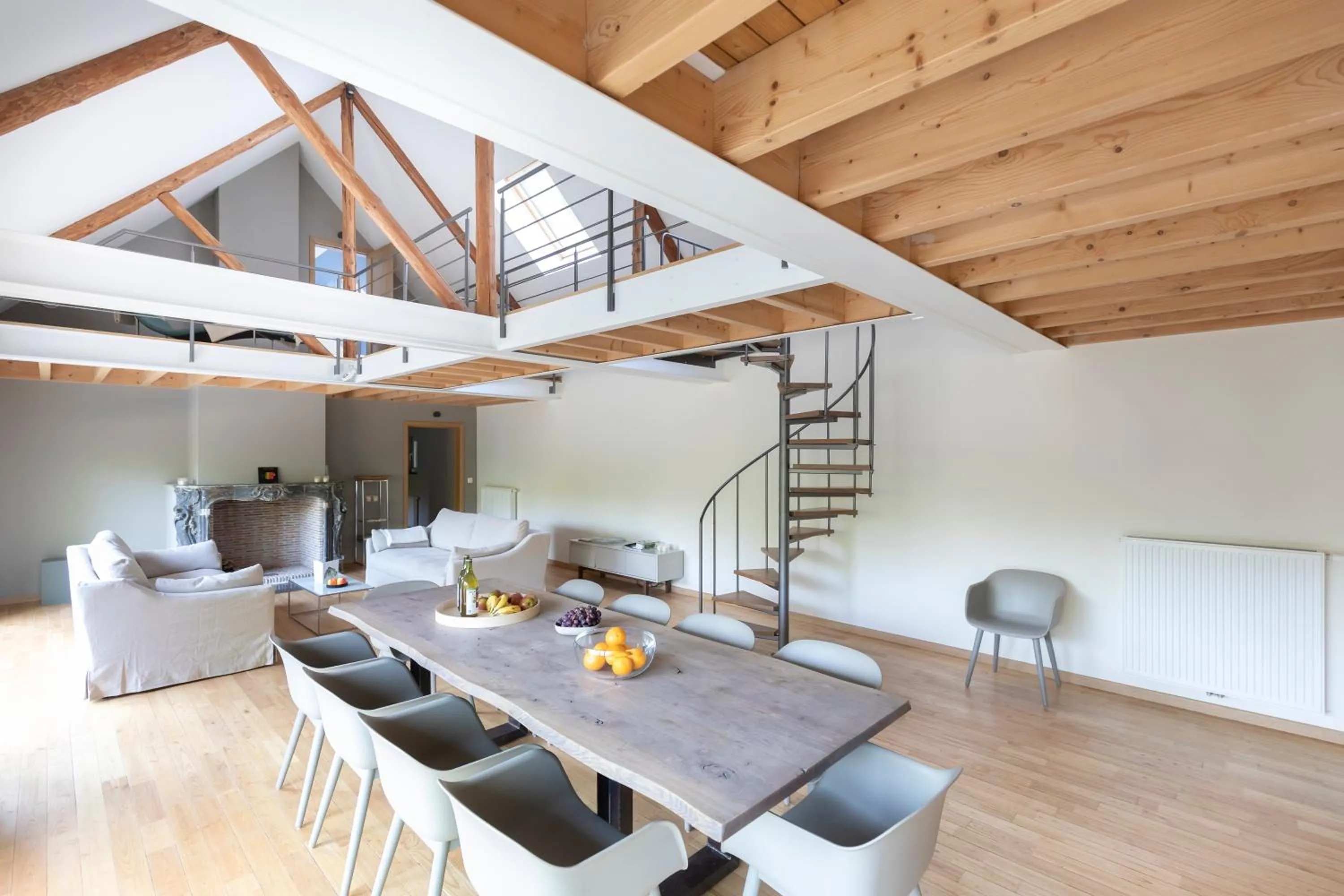 Communal lounge/ TV room in Château du Pont d'Oye