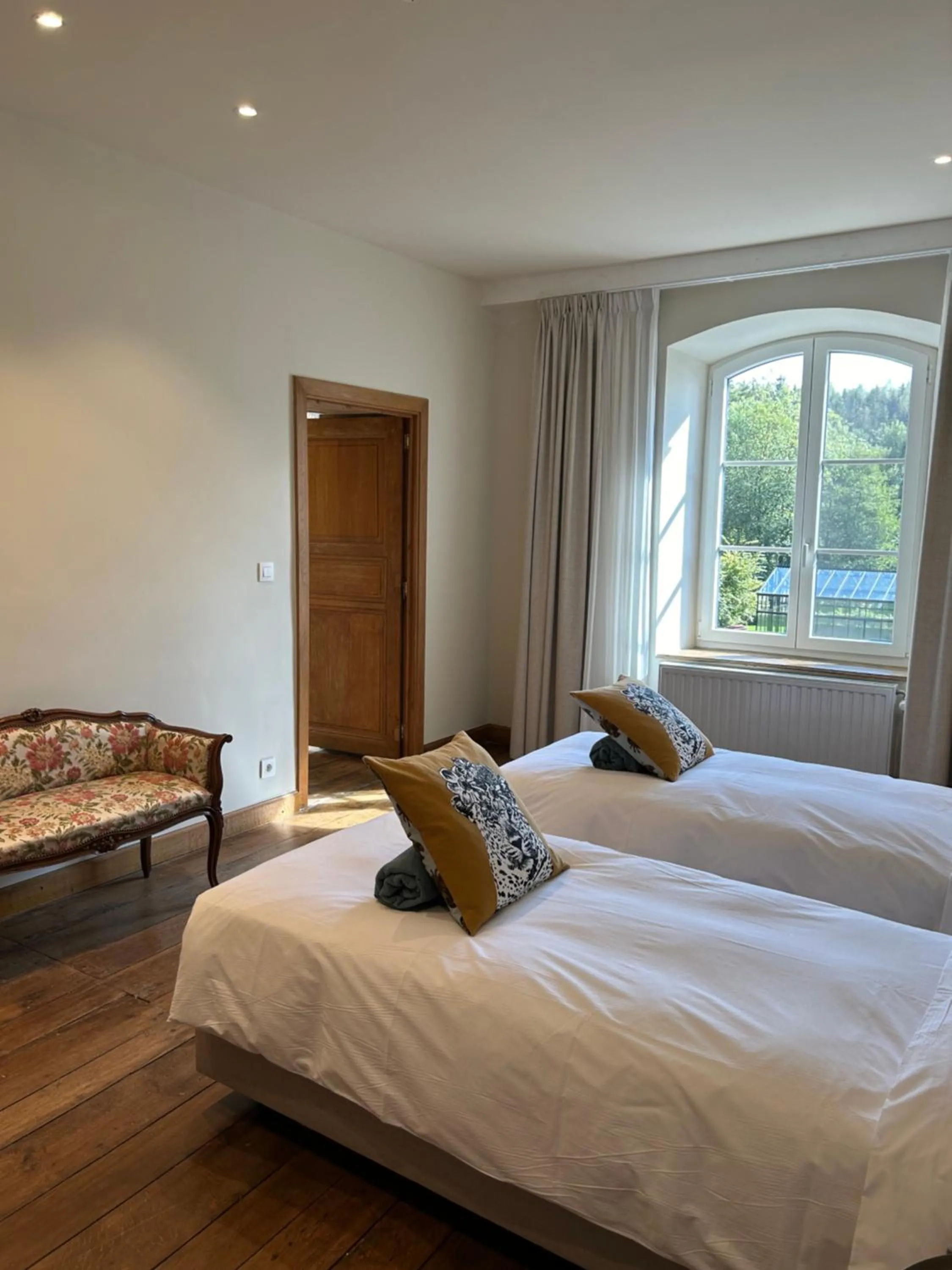 Photo of the whole room, Bed in Château du Pont d'Oye