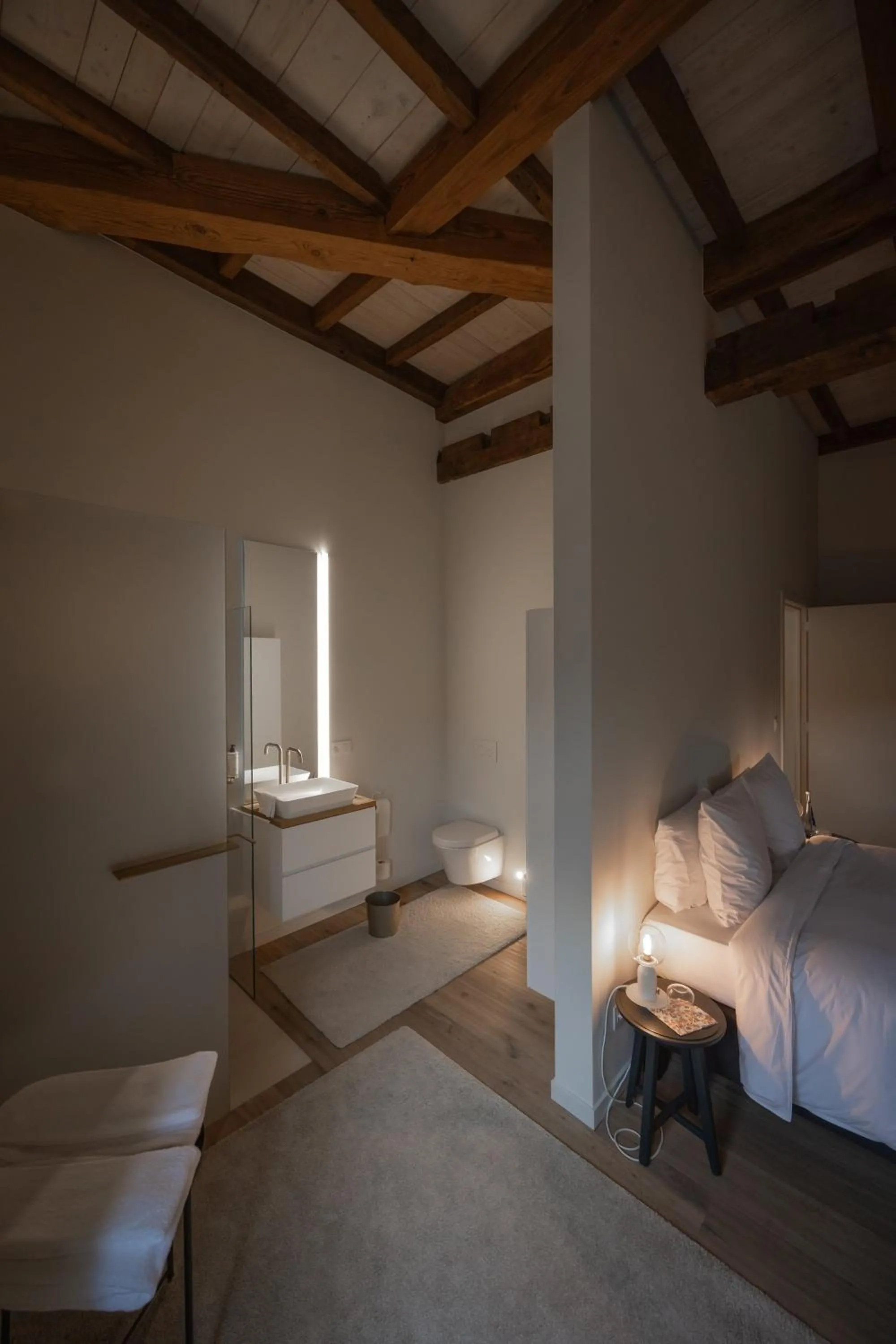 Photo of the whole room, Bed in Château du Pont d'Oye