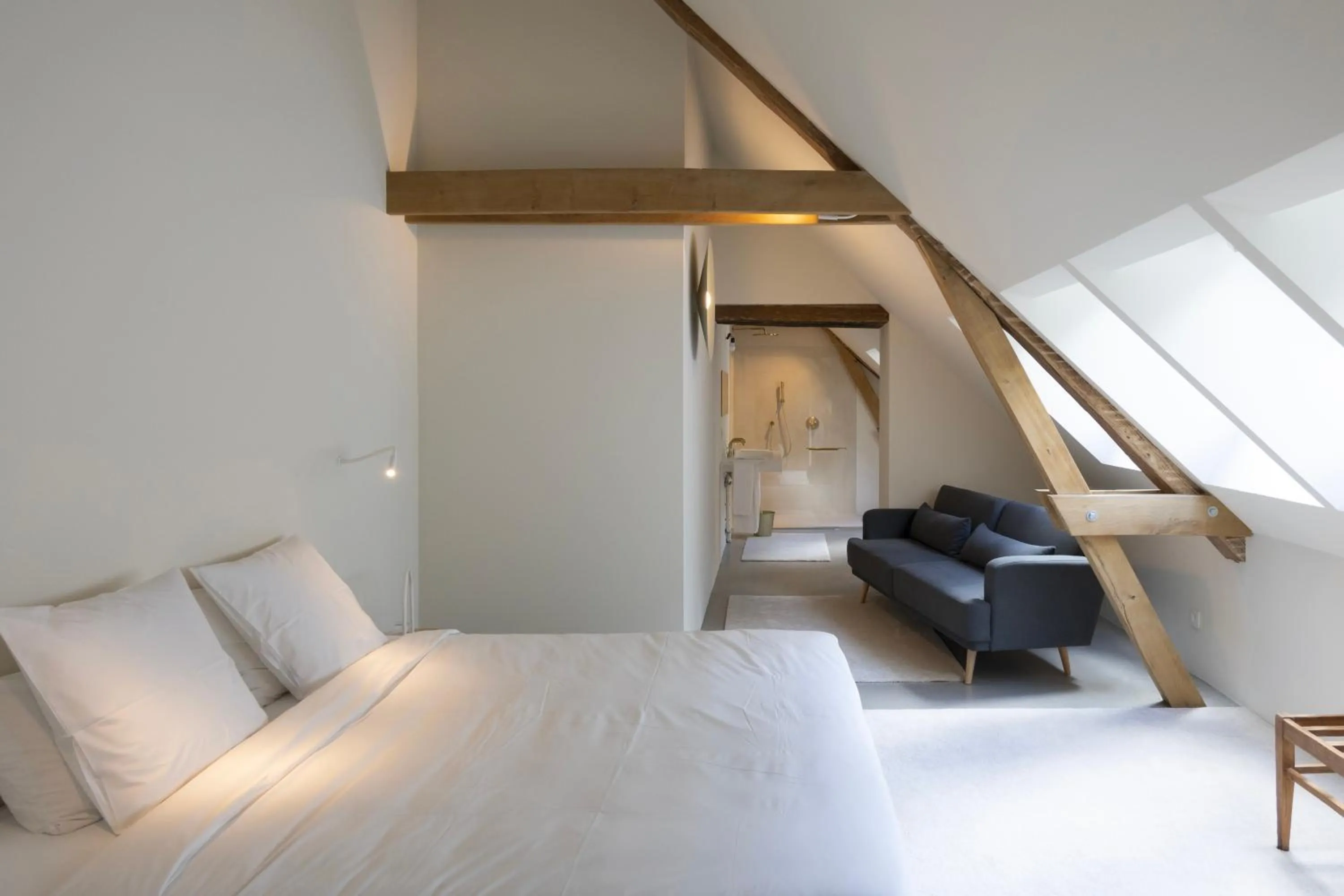 Photo of the whole room, Bed in Château du Pont d'Oye