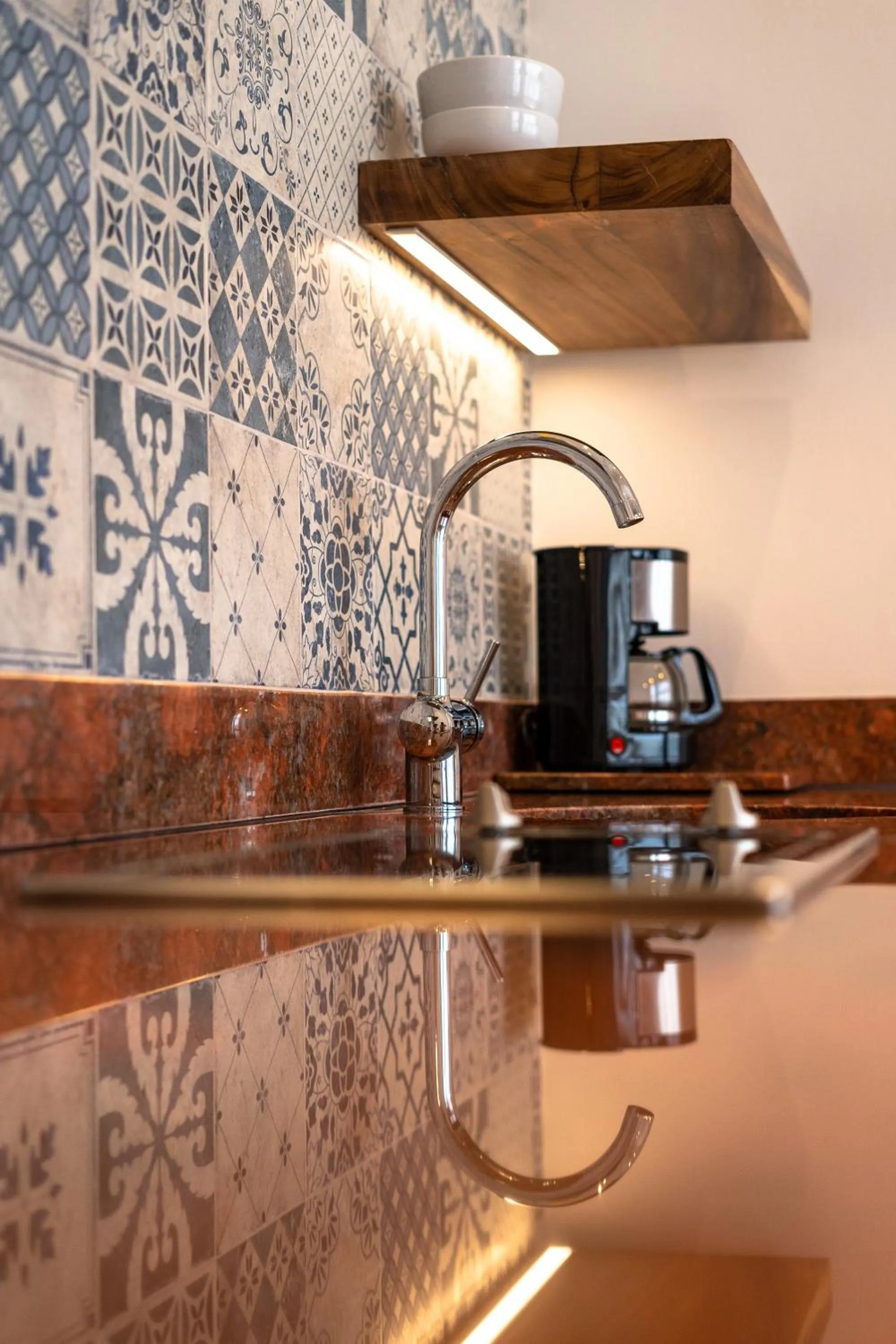 Coffee/tea facilities in Ganem Suites Cartagena