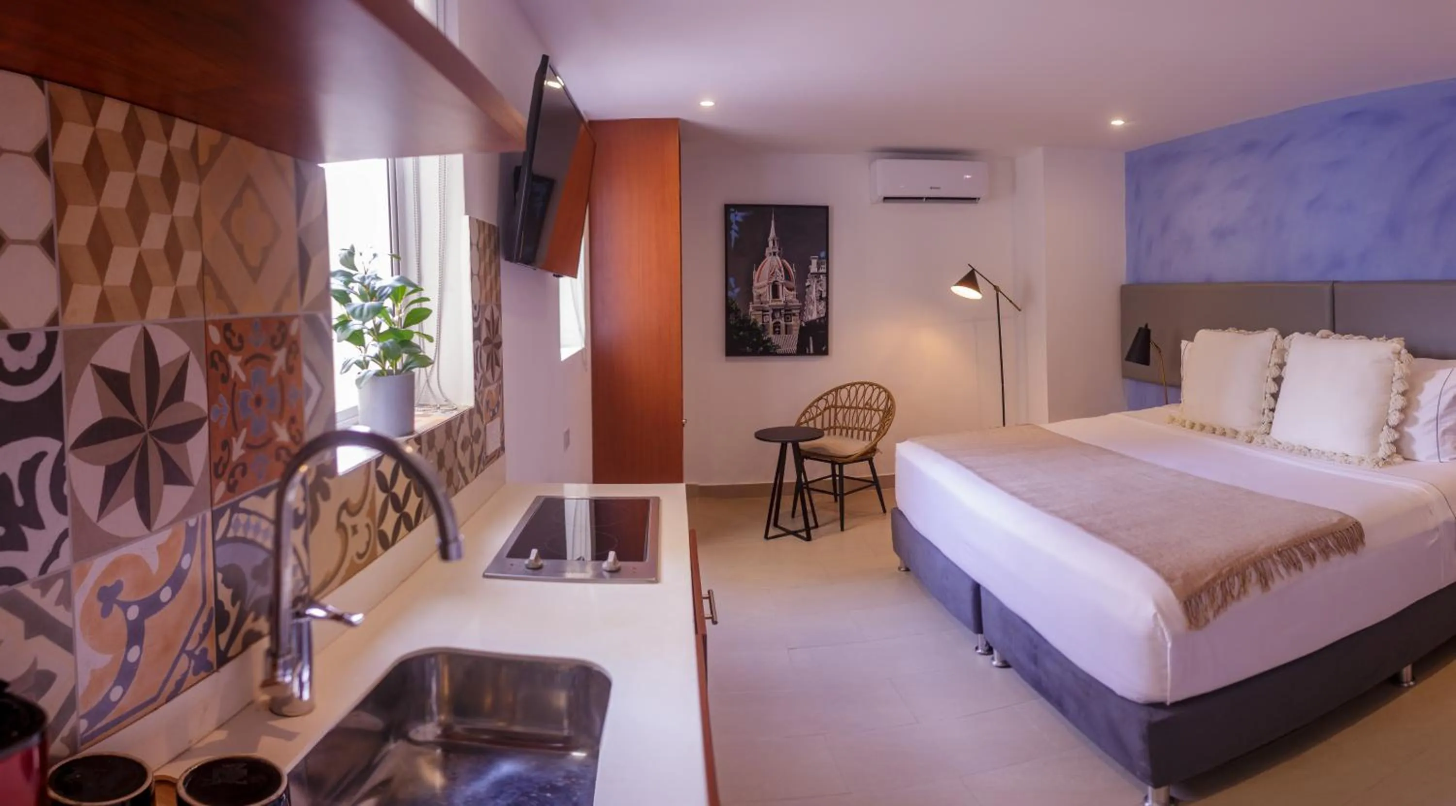 TV and multimedia, Bed in Ganem Suites Cartagena