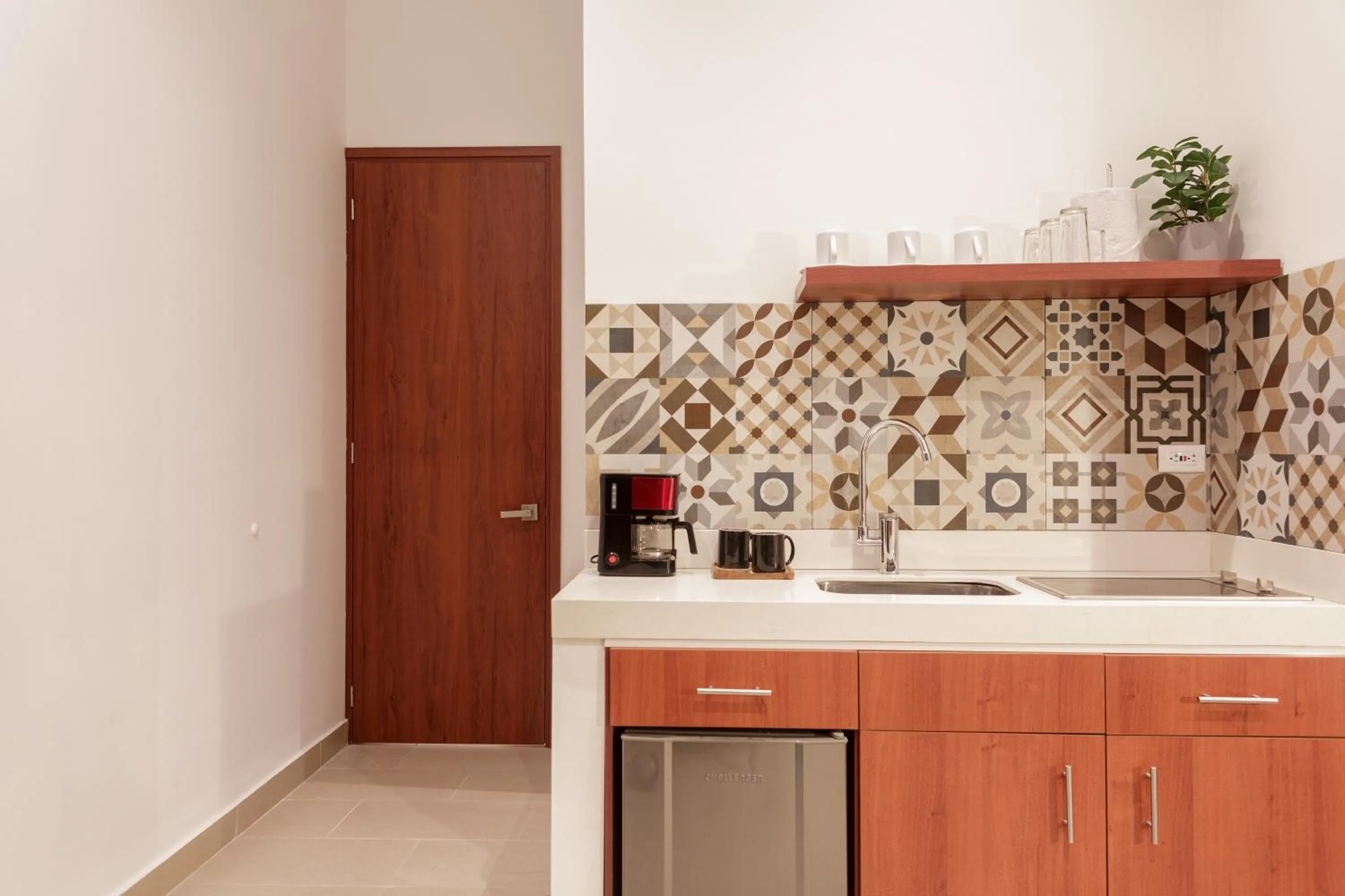 Coffee/tea facilities in Ganem Suites Cartagena