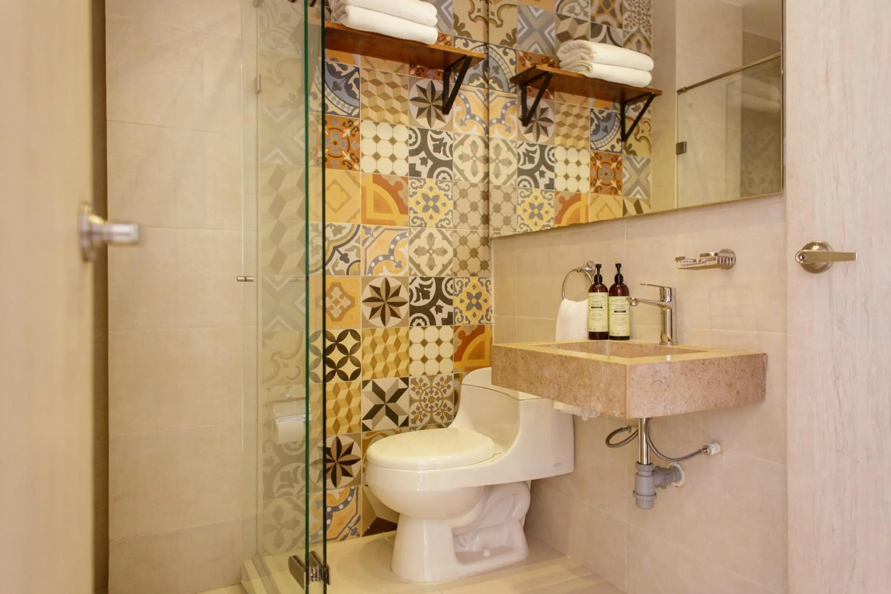 Toilet in Ganem Suites Cartagena