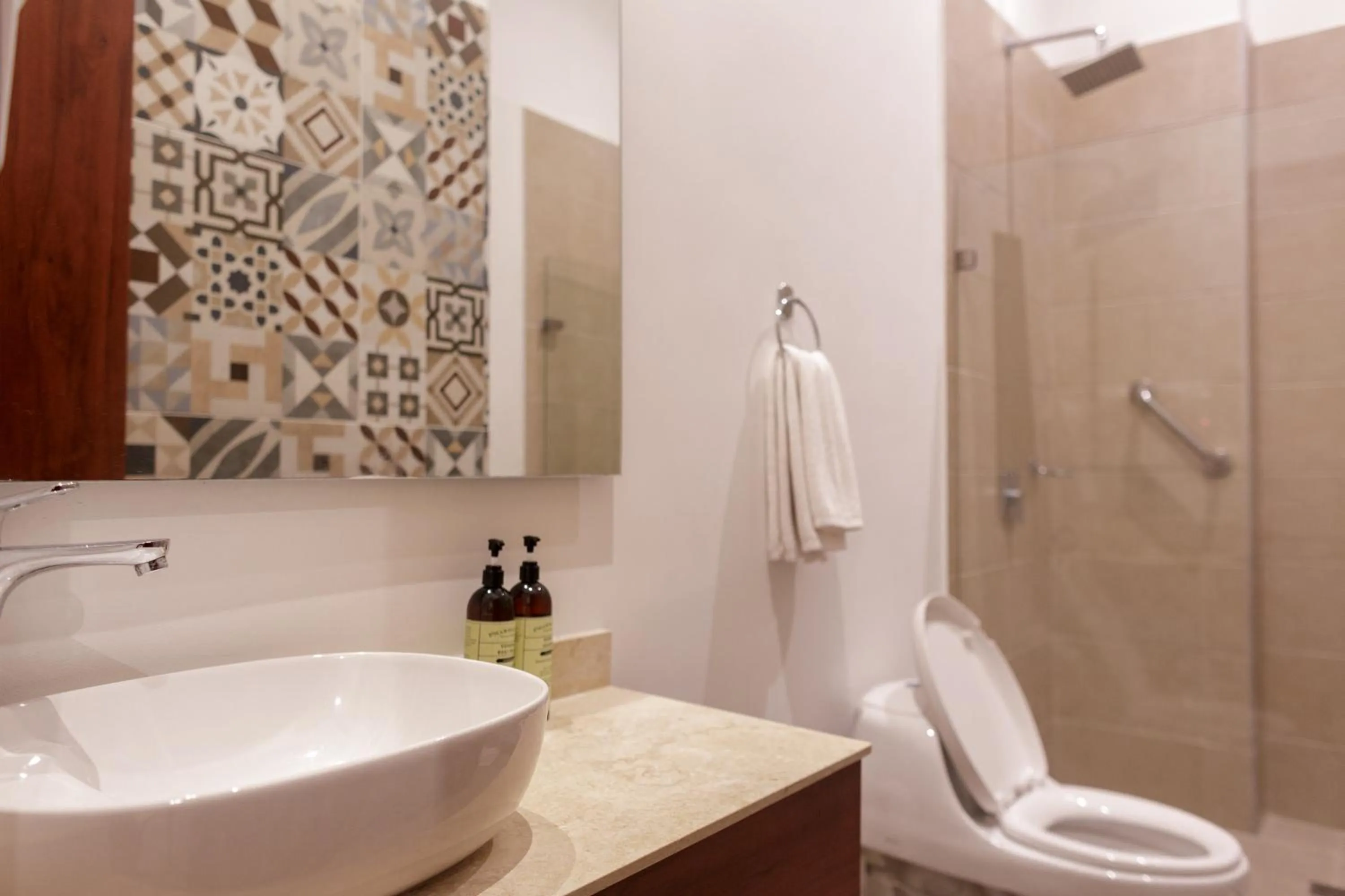 Shower in Ganem Suites Cartagena