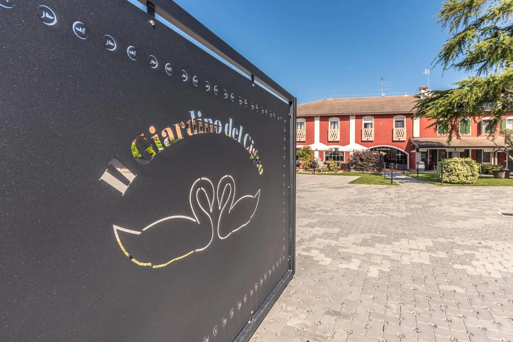 Hotel Residence - Il Giardino del Cigno