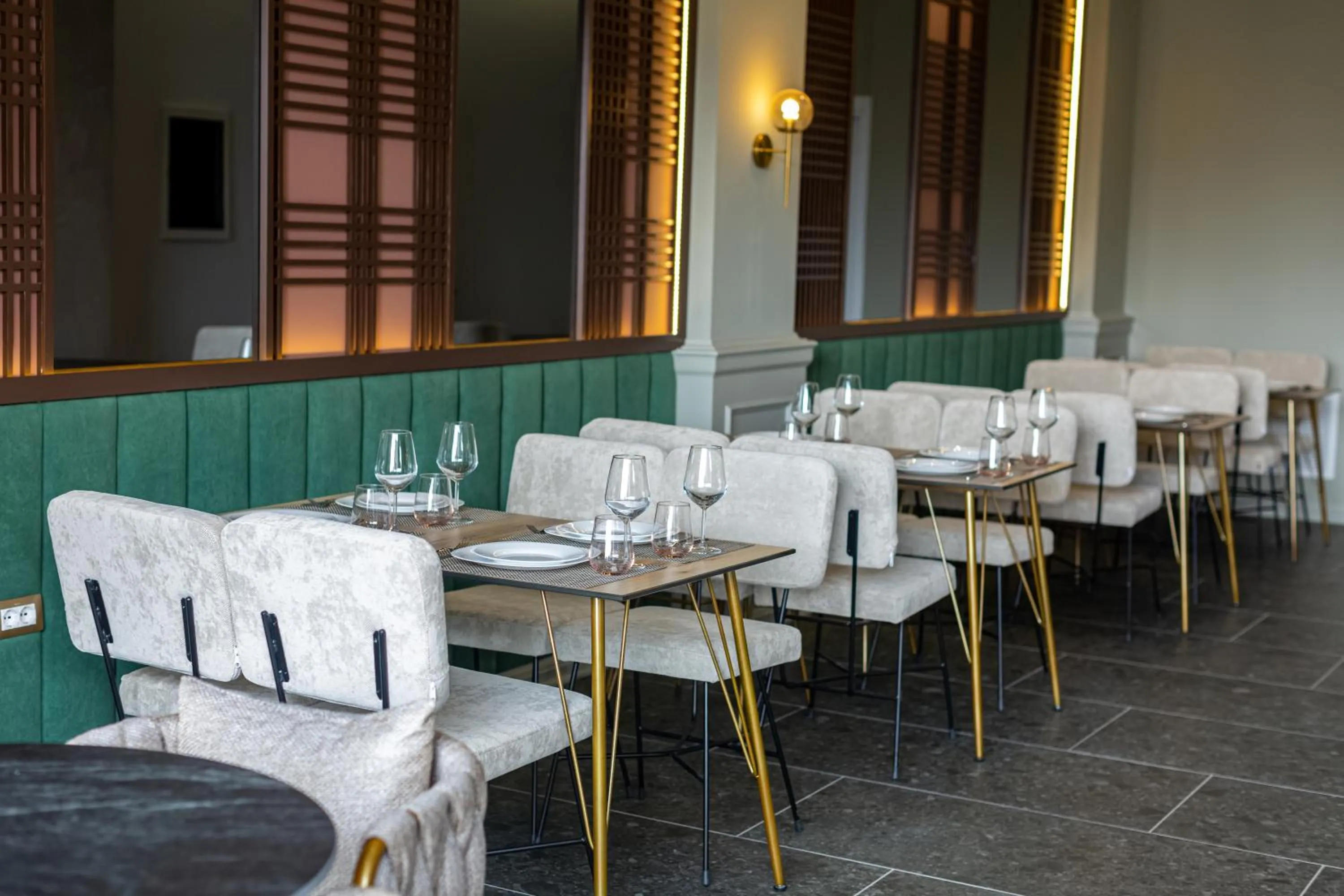 Restaurant/places to eat in Ames Hotel & SPA