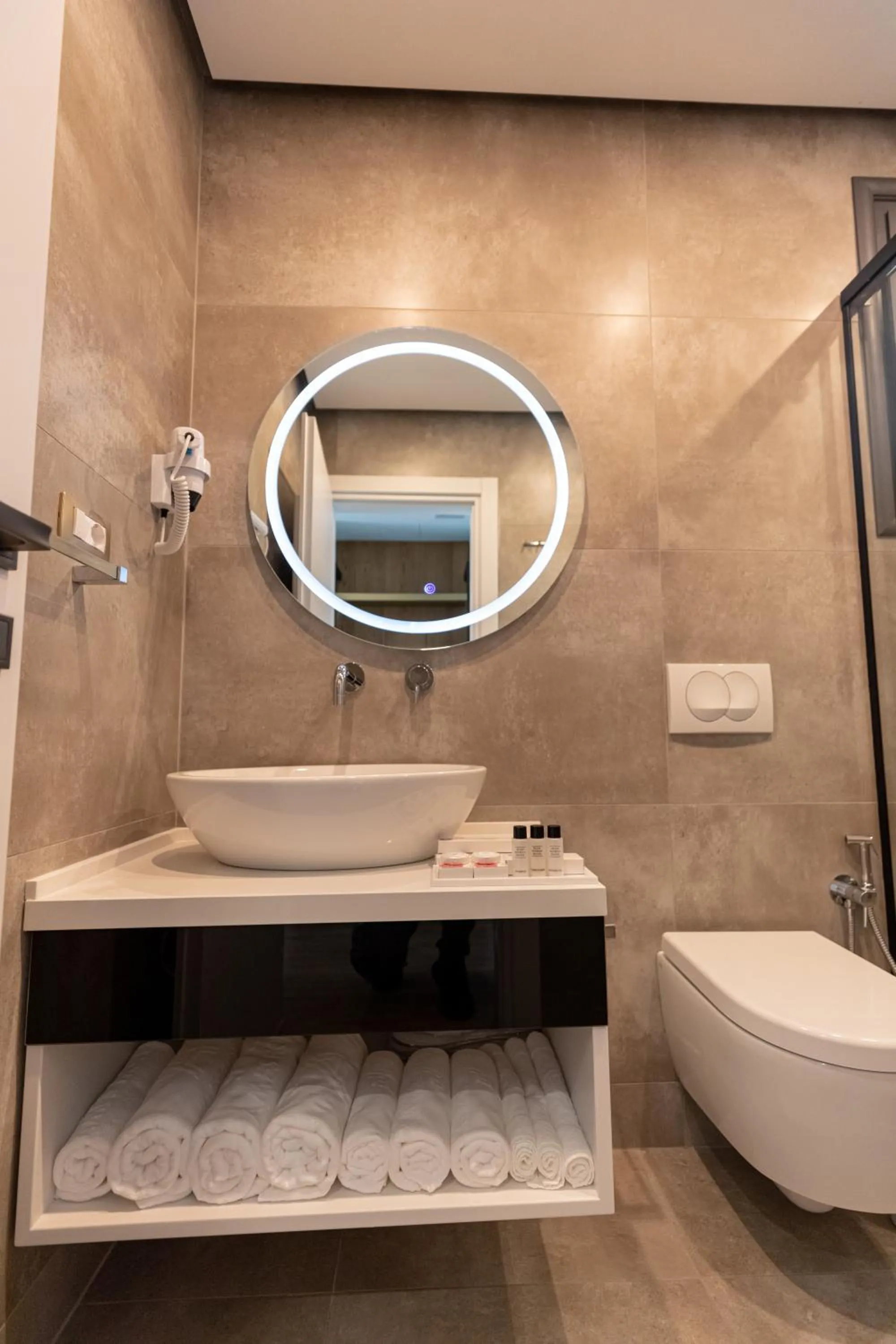 Bathroom in Ames Hotel & SPA