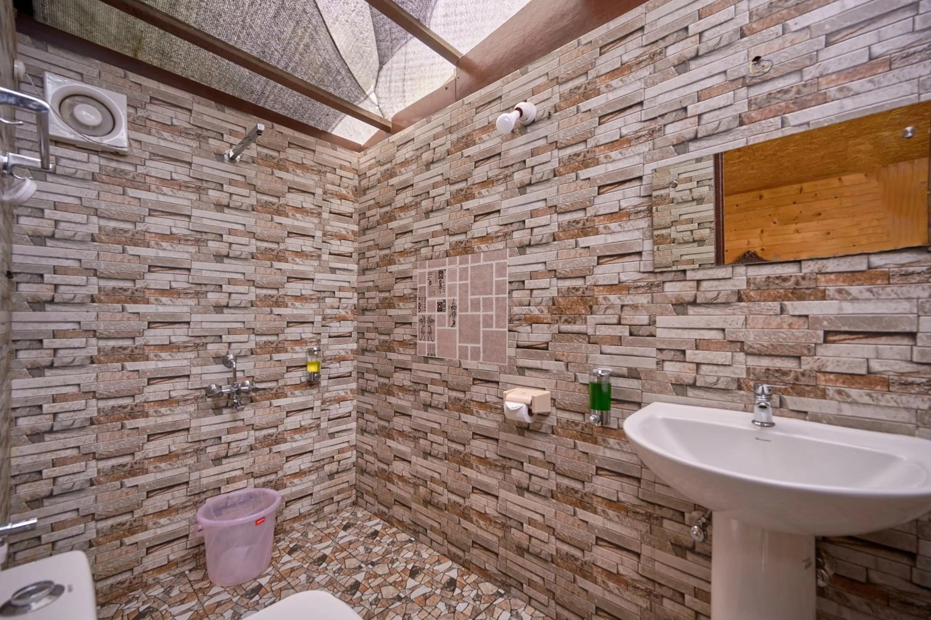 Bathroom in De Rock Jungle Living Resort