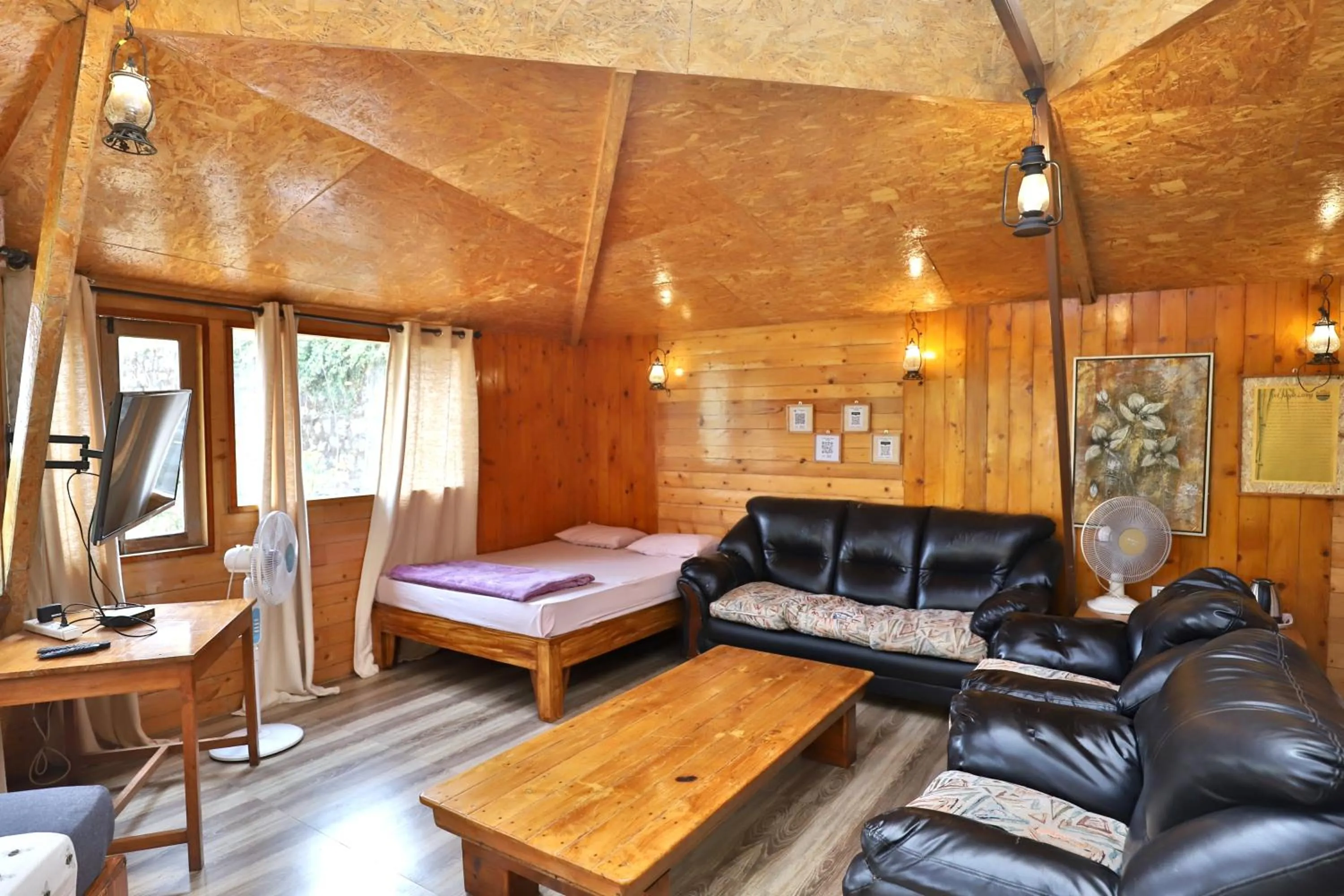 TV and multimedia in De Rock Jungle Living Resort