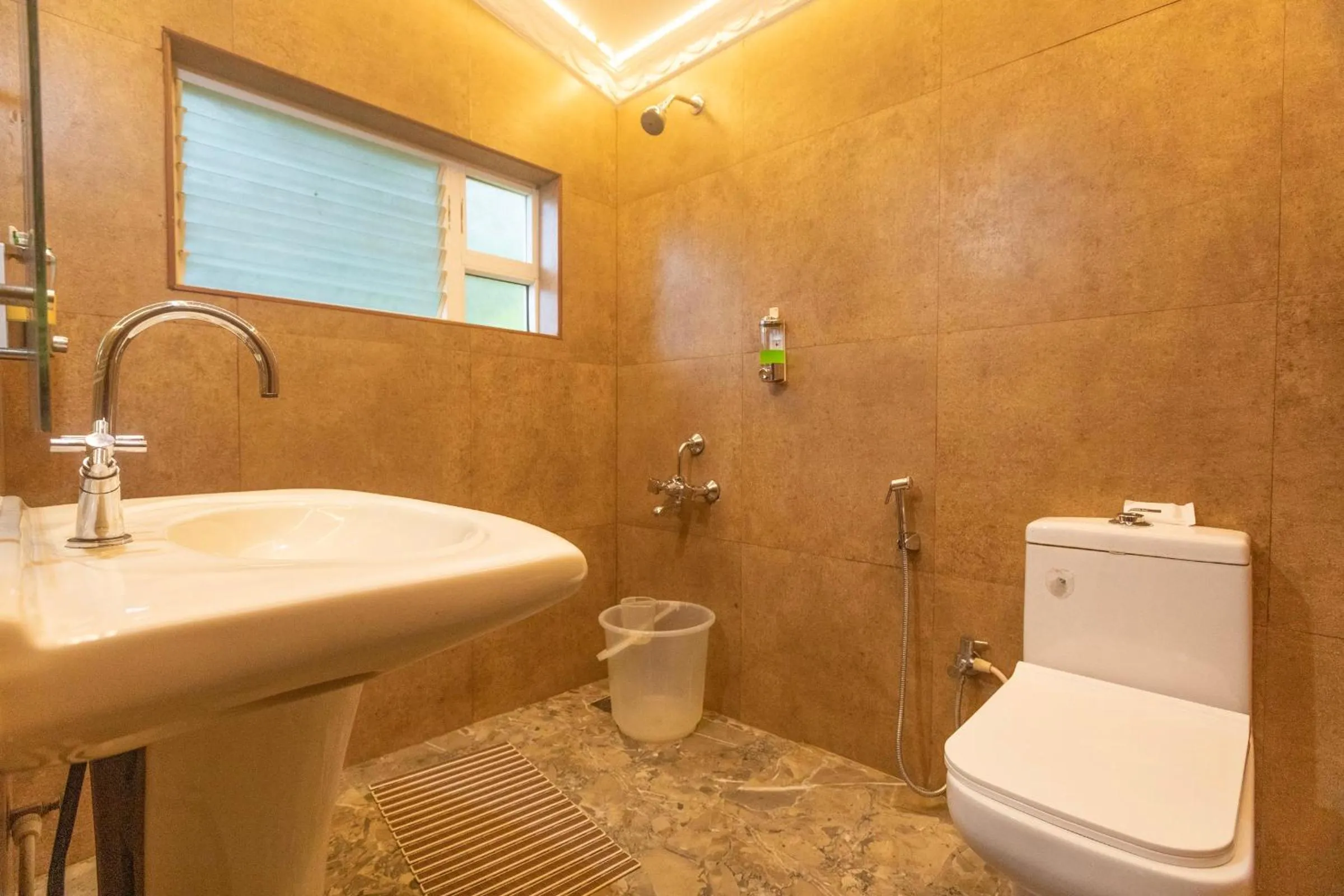 Shower in De Rock Jungle Living Resort