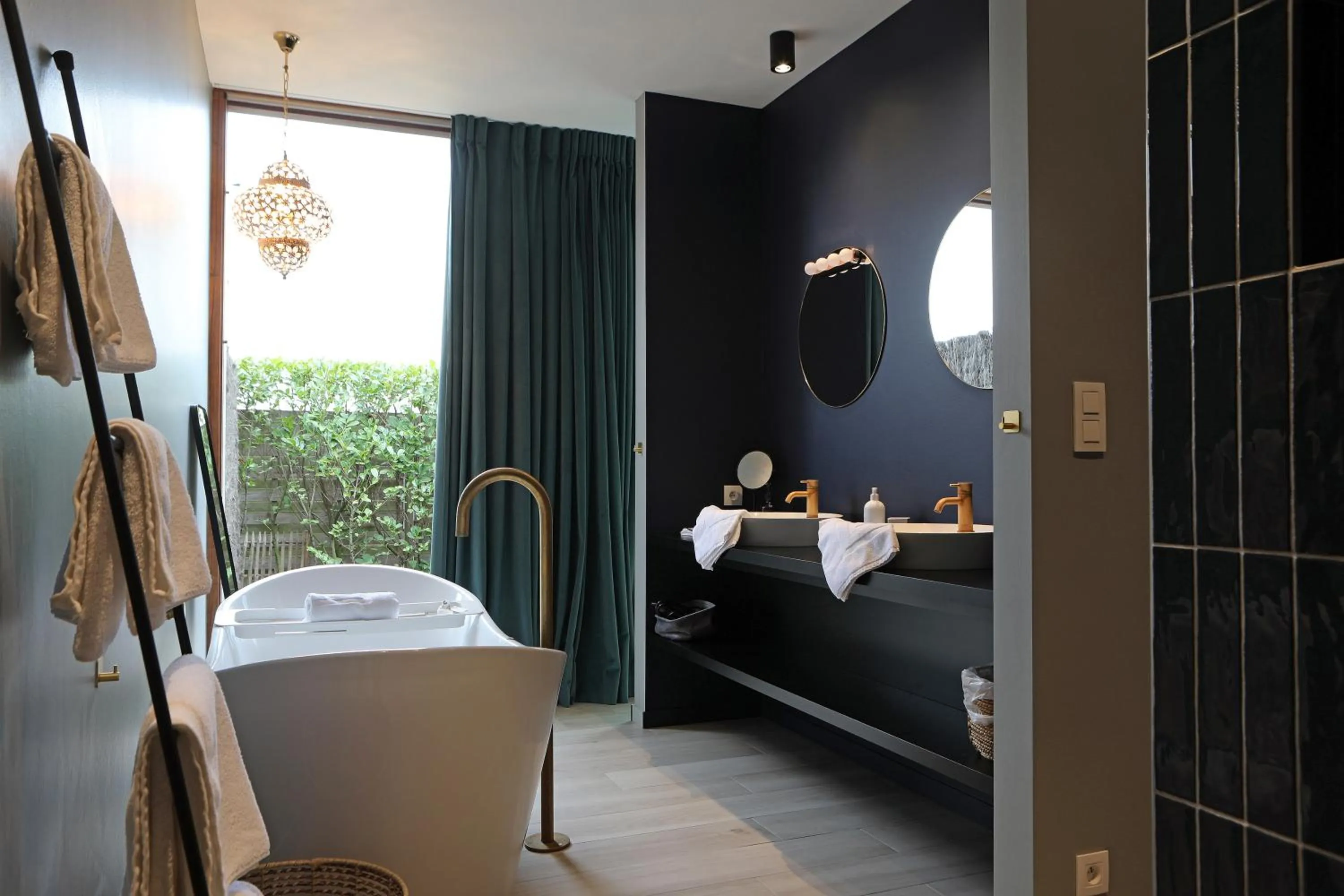 Bathroom, Bed in Per Sea