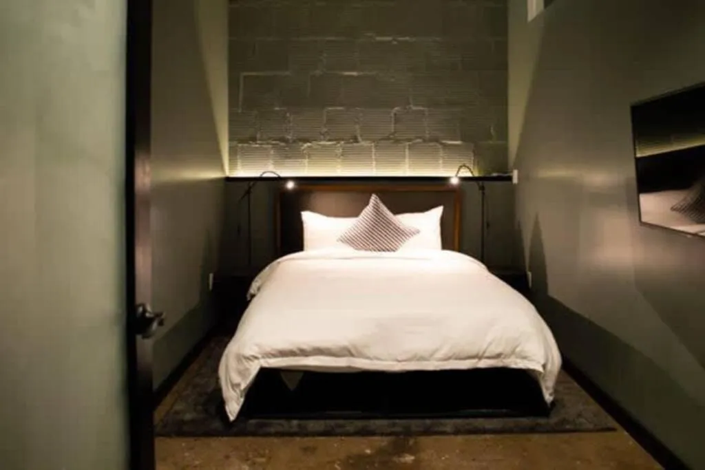 Bedroom, Bed in 3E - *Renovated* 3 min to Hillman Cancer Center Sleeps 6