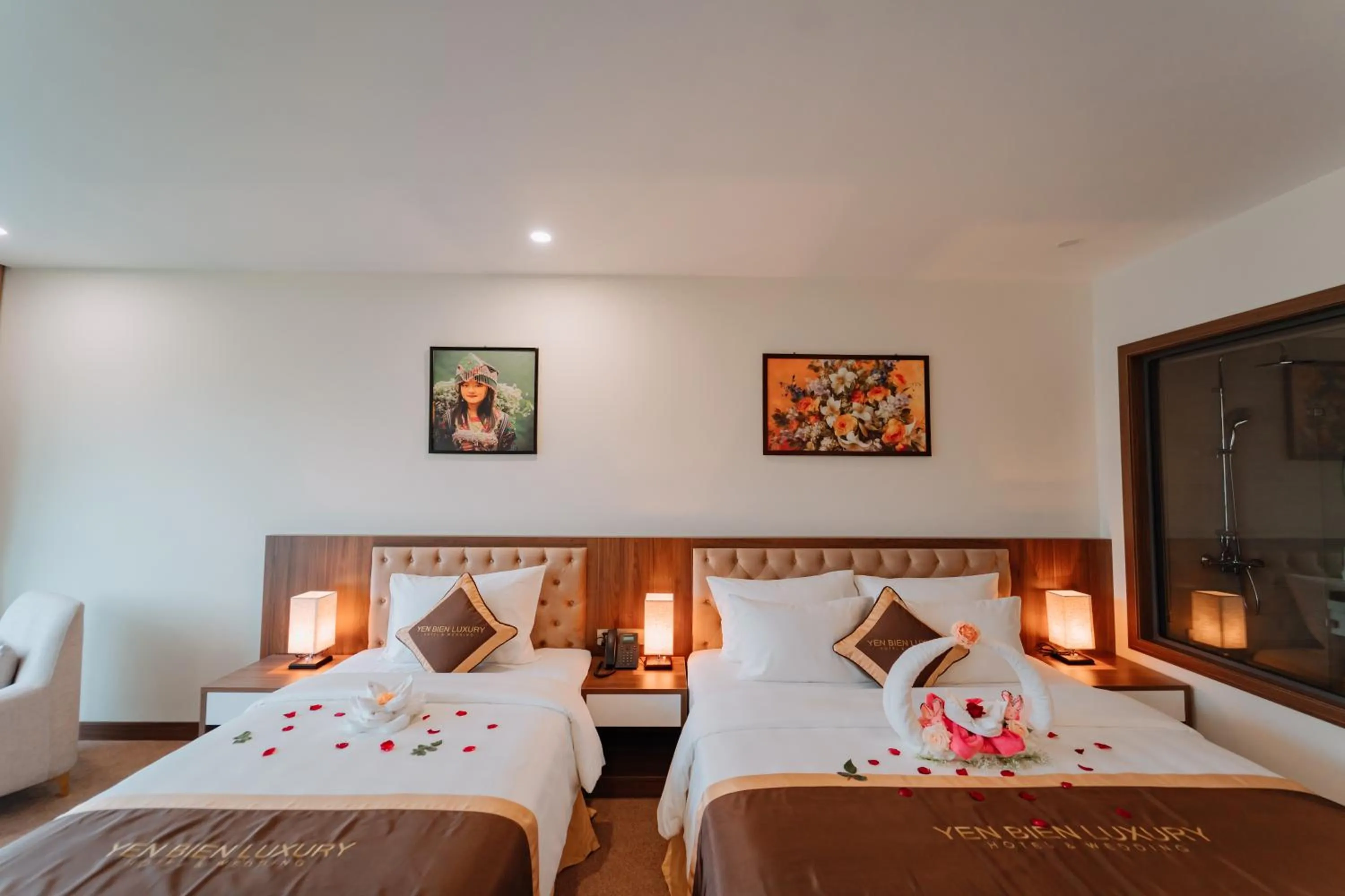 Bed in YEN BIEN LUXURY HOTEL