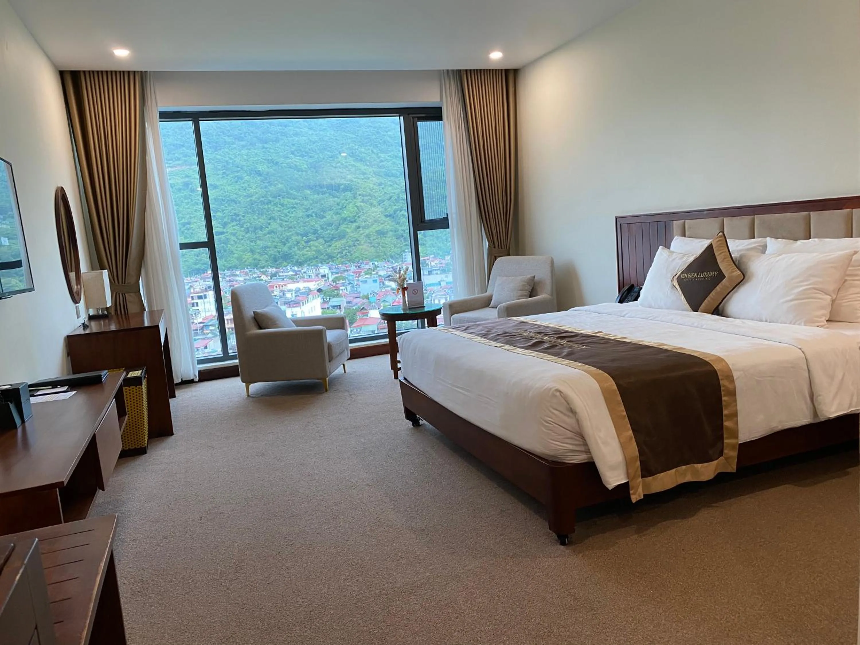 Bed in YEN BIEN LUXURY HOTEL