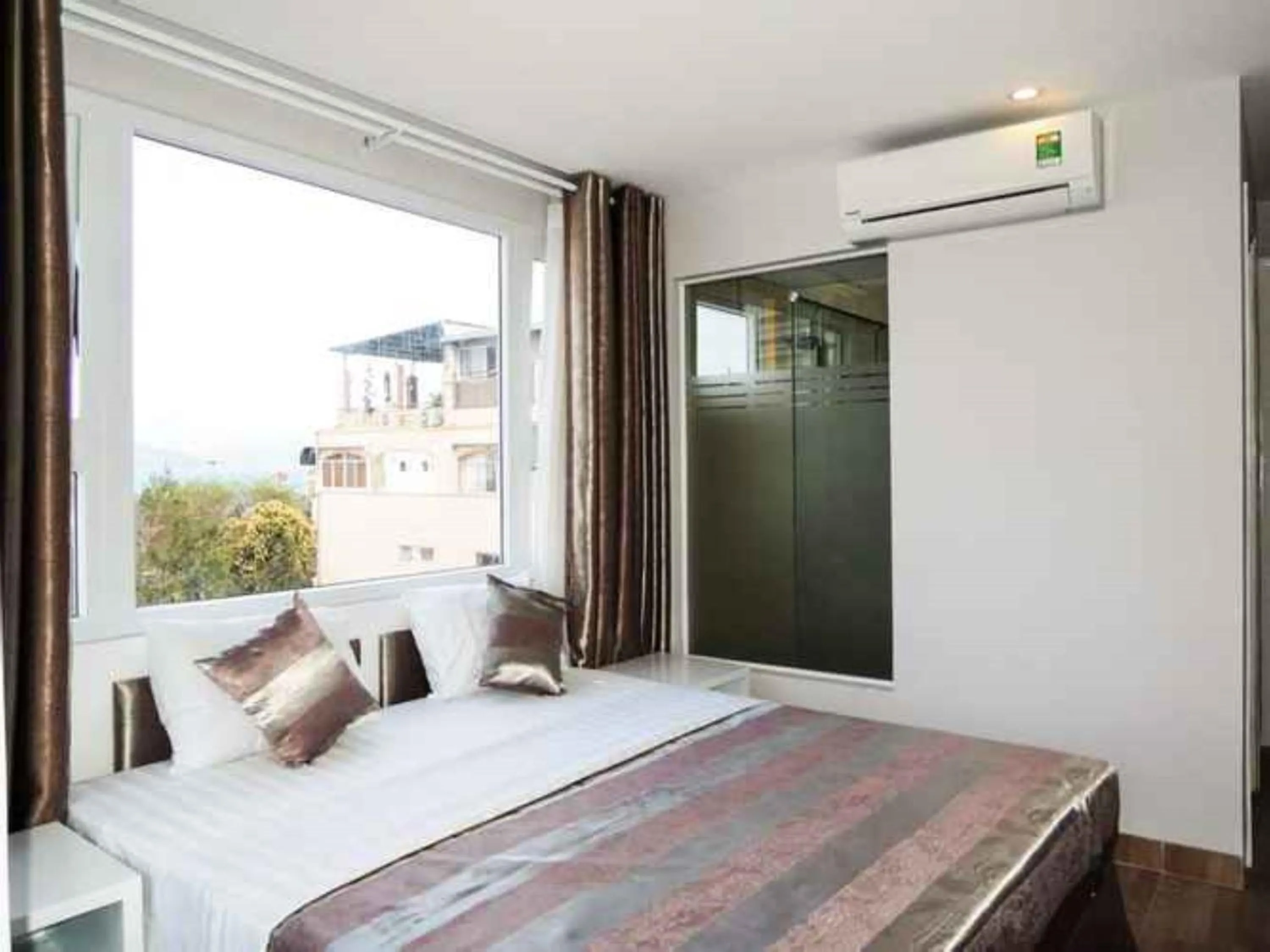 Bedroom, Bed in Van Nam Hotel