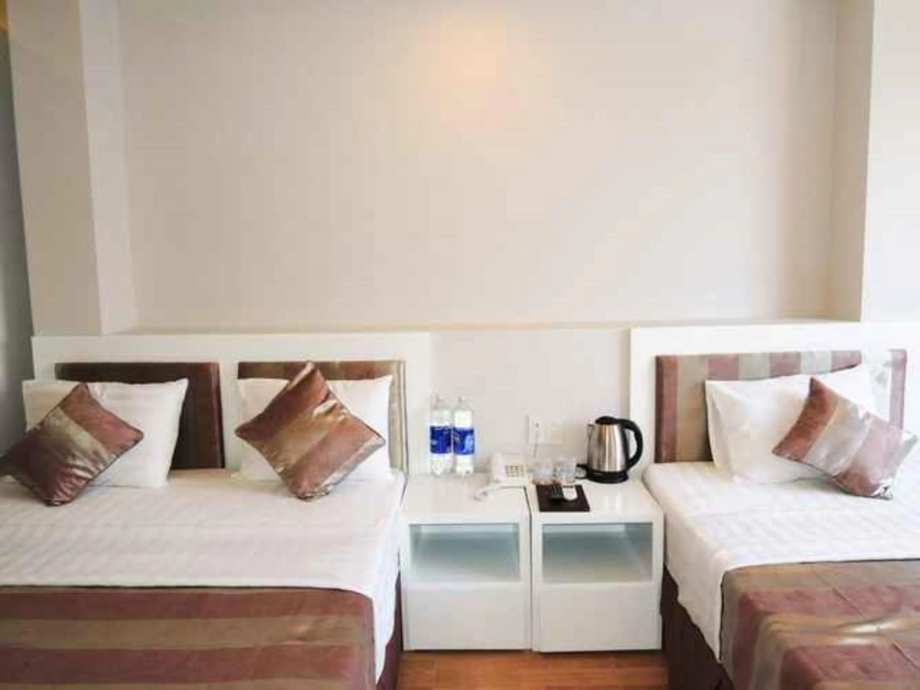 Bedroom, Bed in Van Nam Hotel