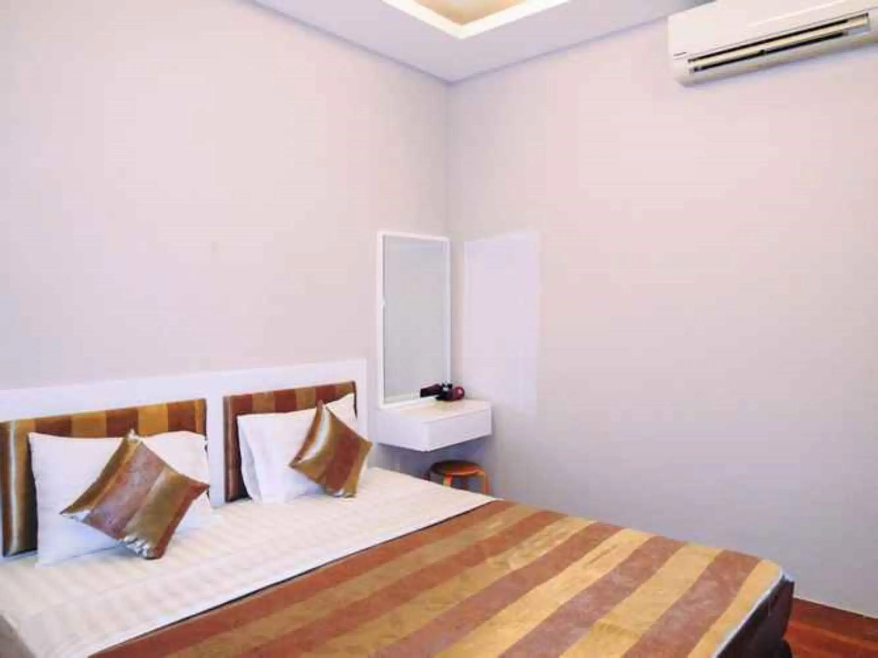 Standard Double Room in Van Nam Hotel Standard Double Room in Van Nam Hotel