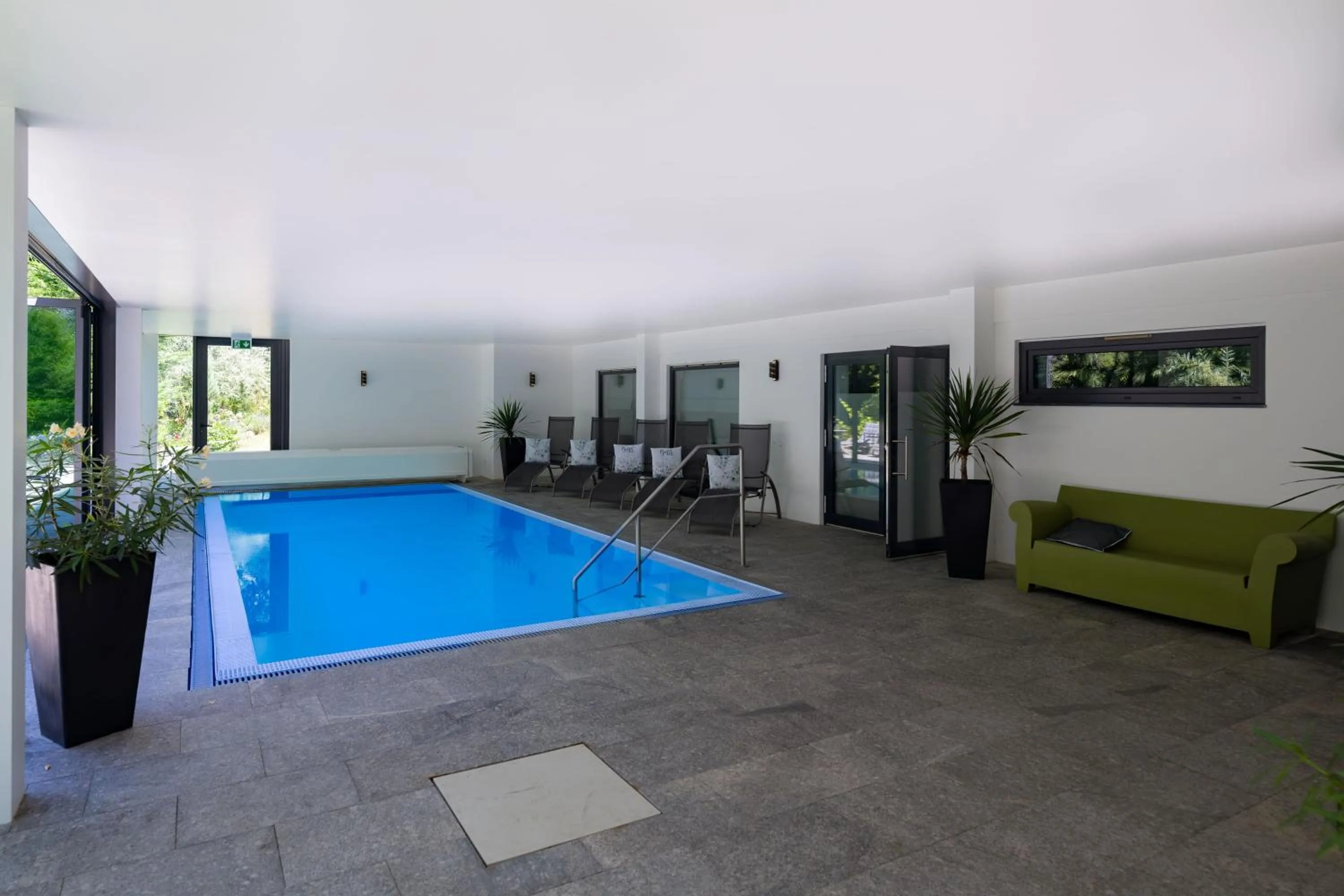 Swimming pool in Parkhotel Hohnstein by STEIGER Hotels