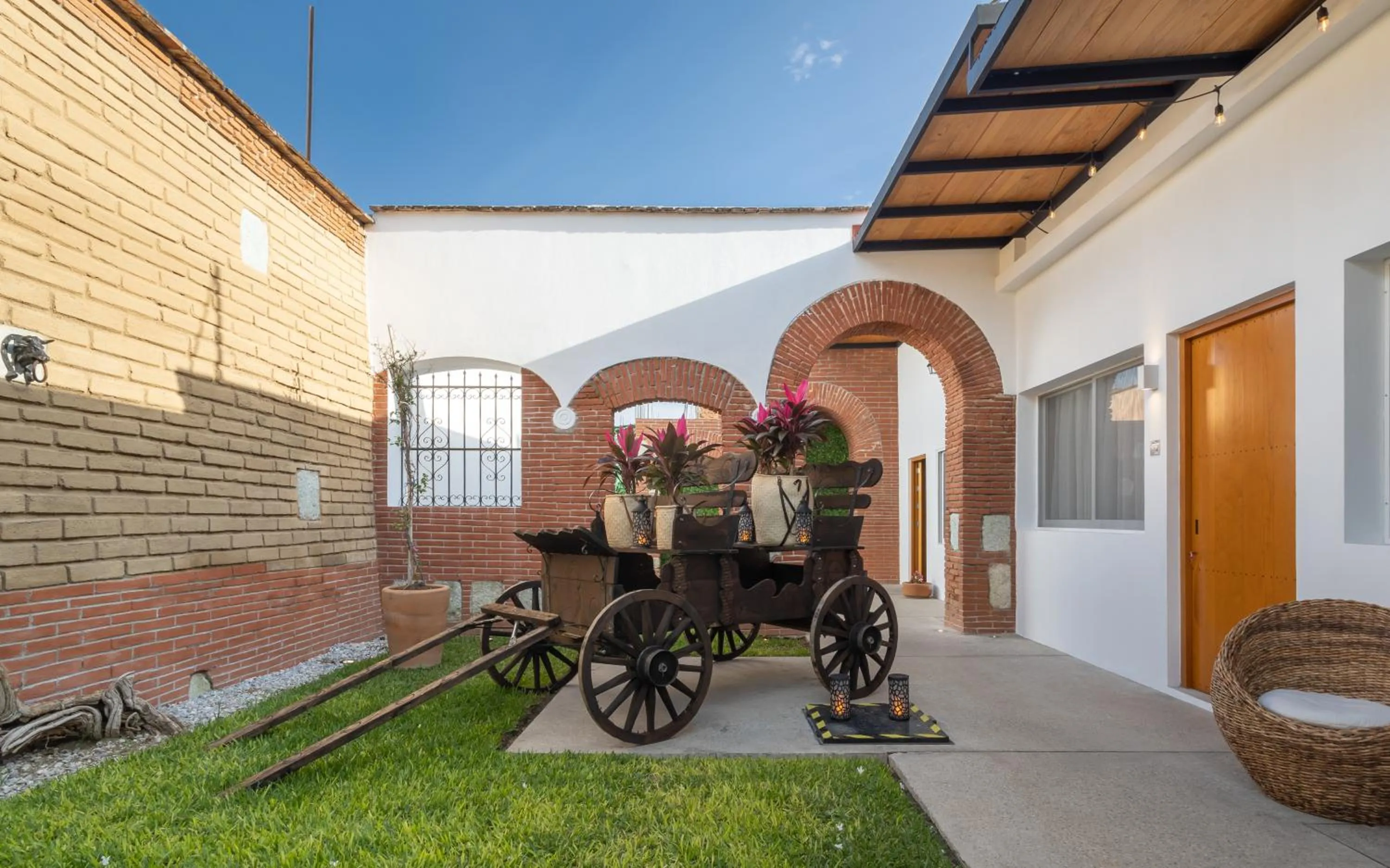 People in ArcoSodi Hotel Boutique