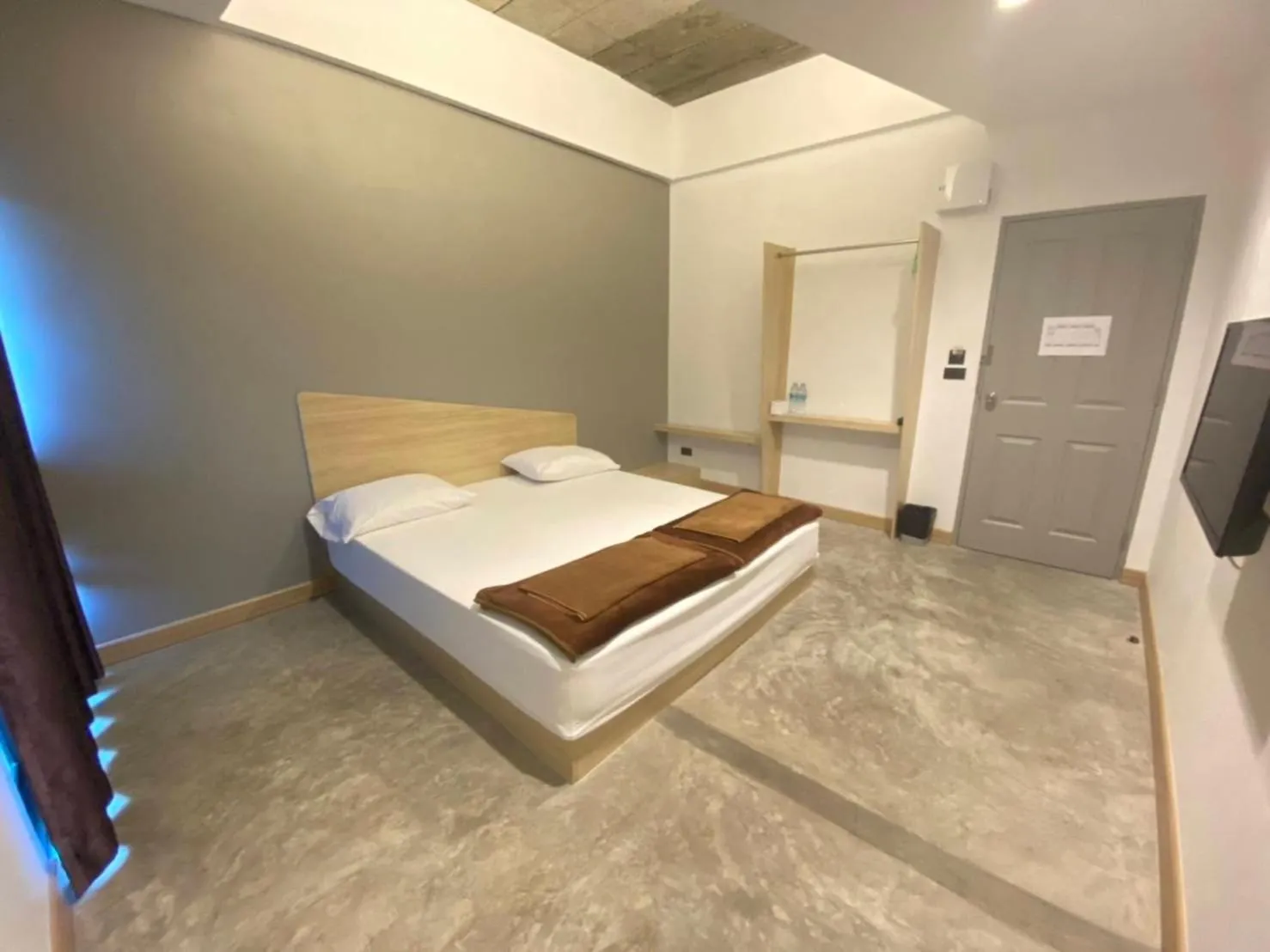 Photo of the whole room, Bed in Newman hotel