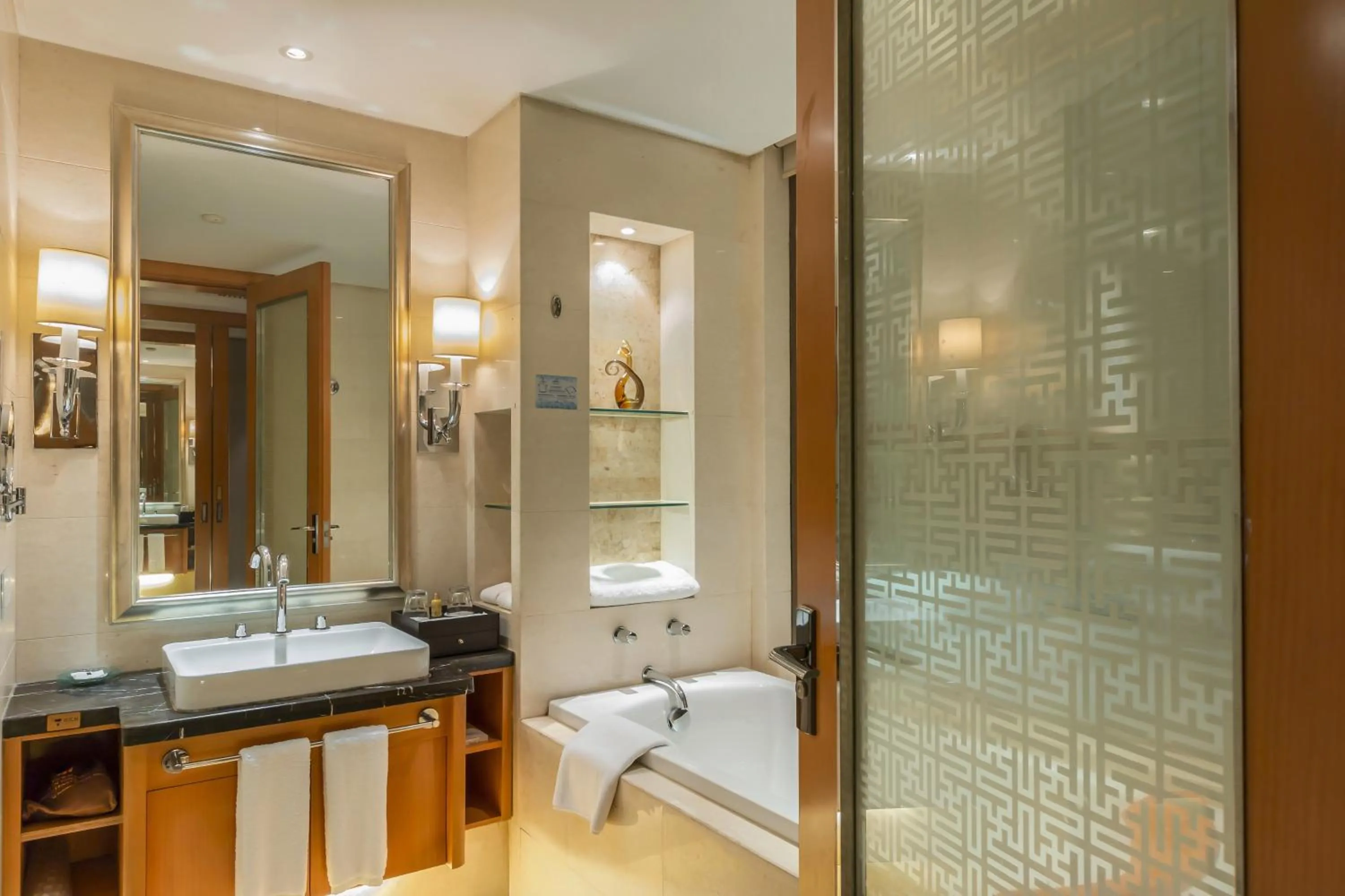 Wyndham Xinyang Downtown