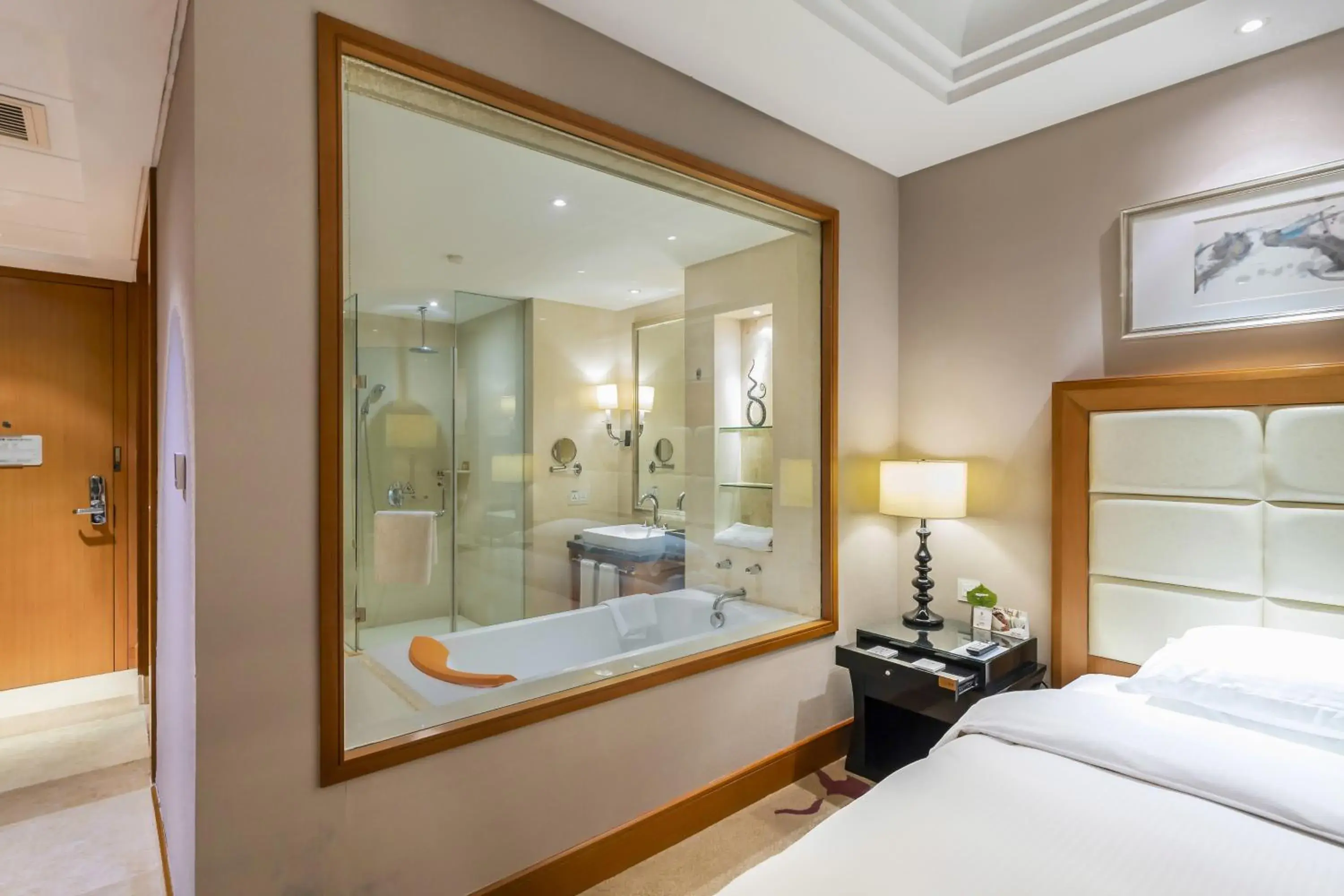 Superior King Smoking Room in Wyndham Xinyang Downtown Superior King Smoking Room in Wyndham Xinyang Downtown