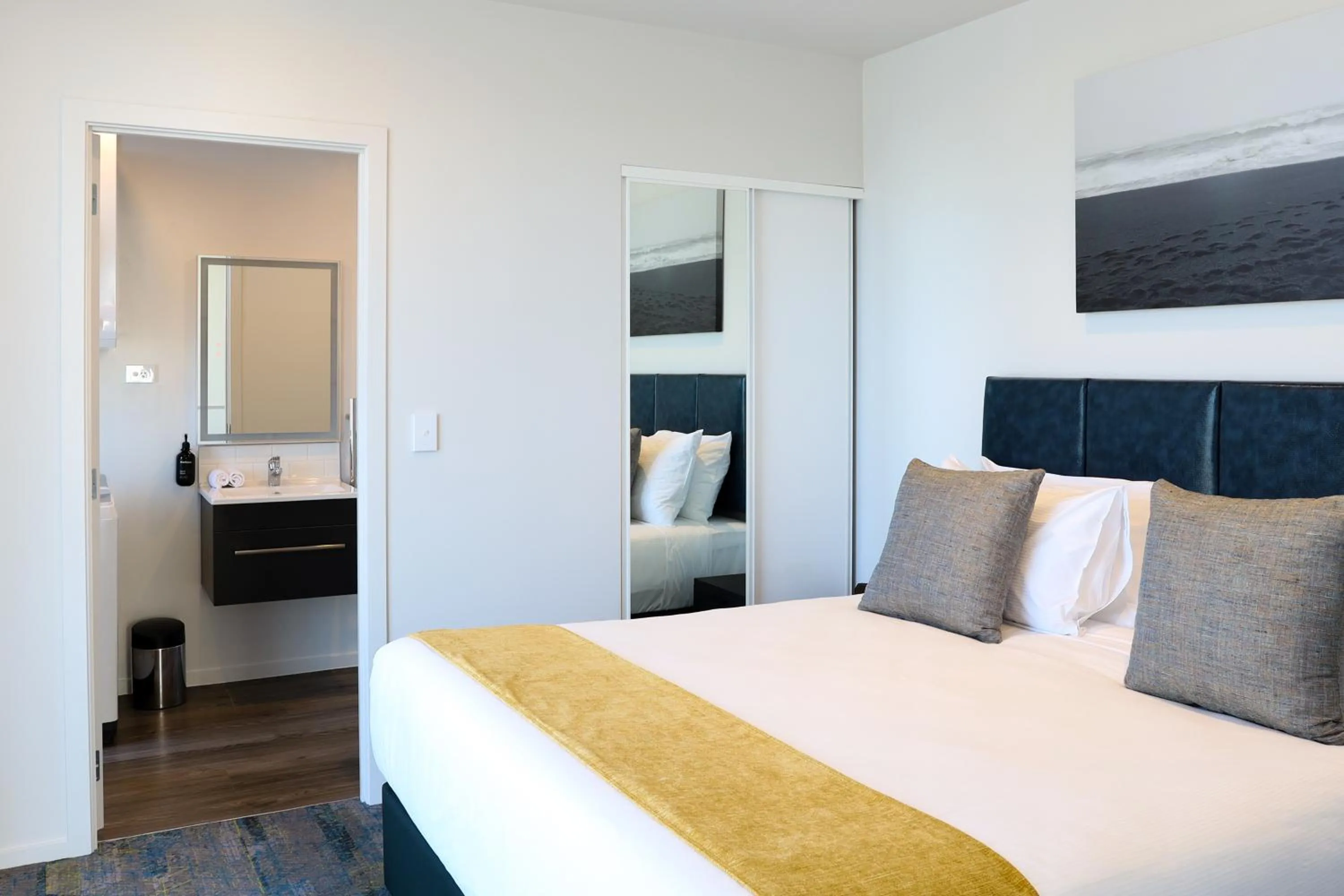 Bedroom, Bed in Ramada by Wyndham Wellington Taranaki Street