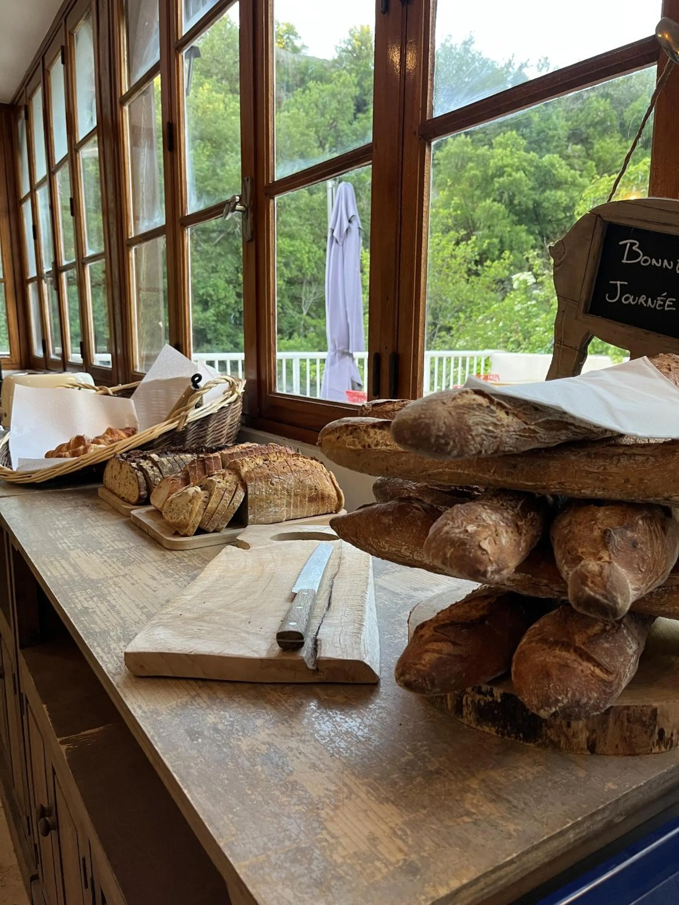 Breakfast in Le Refuge du Cele