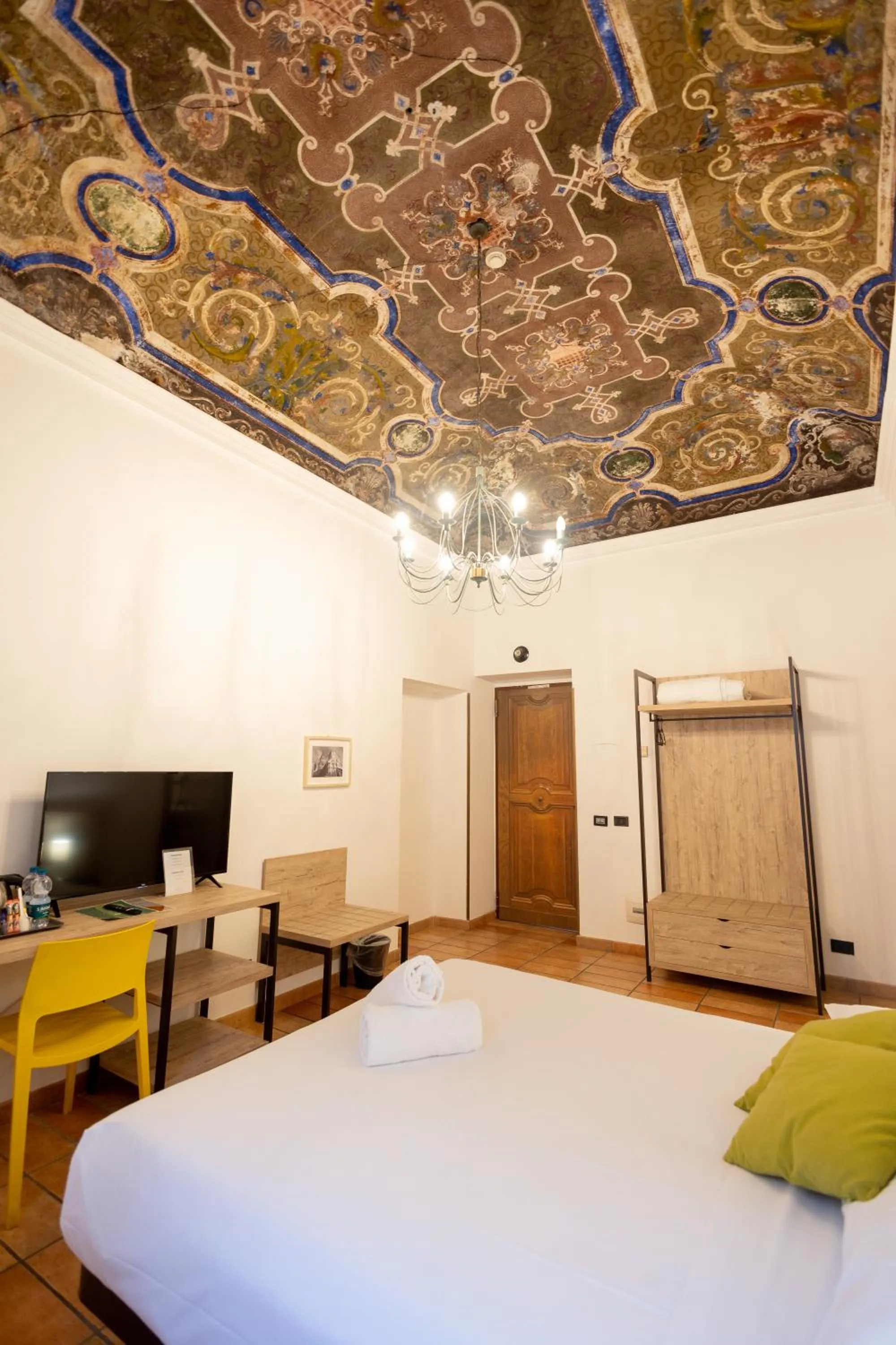 Bedroom, Bed in LVG Hotel Collection - Tornielli 9