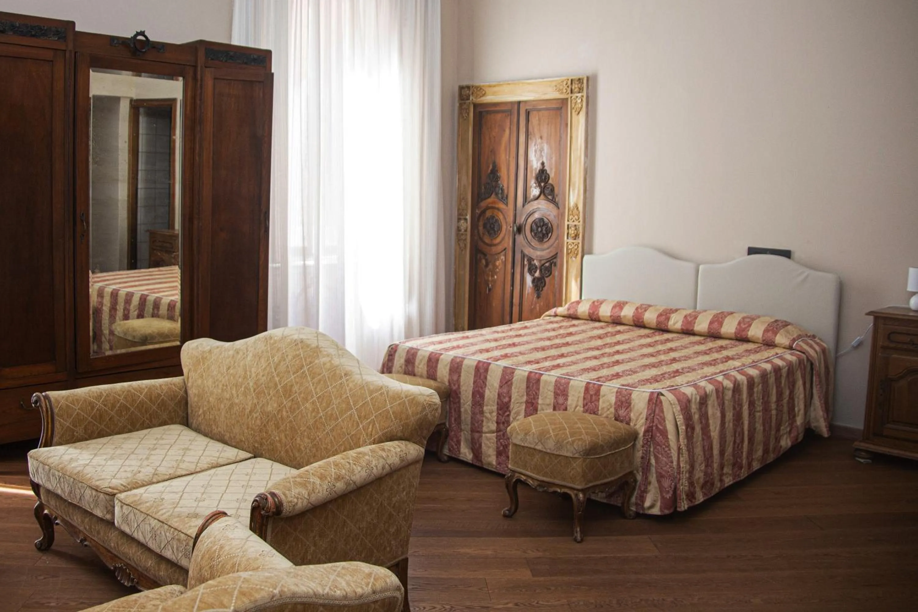 Bedroom, Bed in LVG Hotel Collection - Tornielli 9