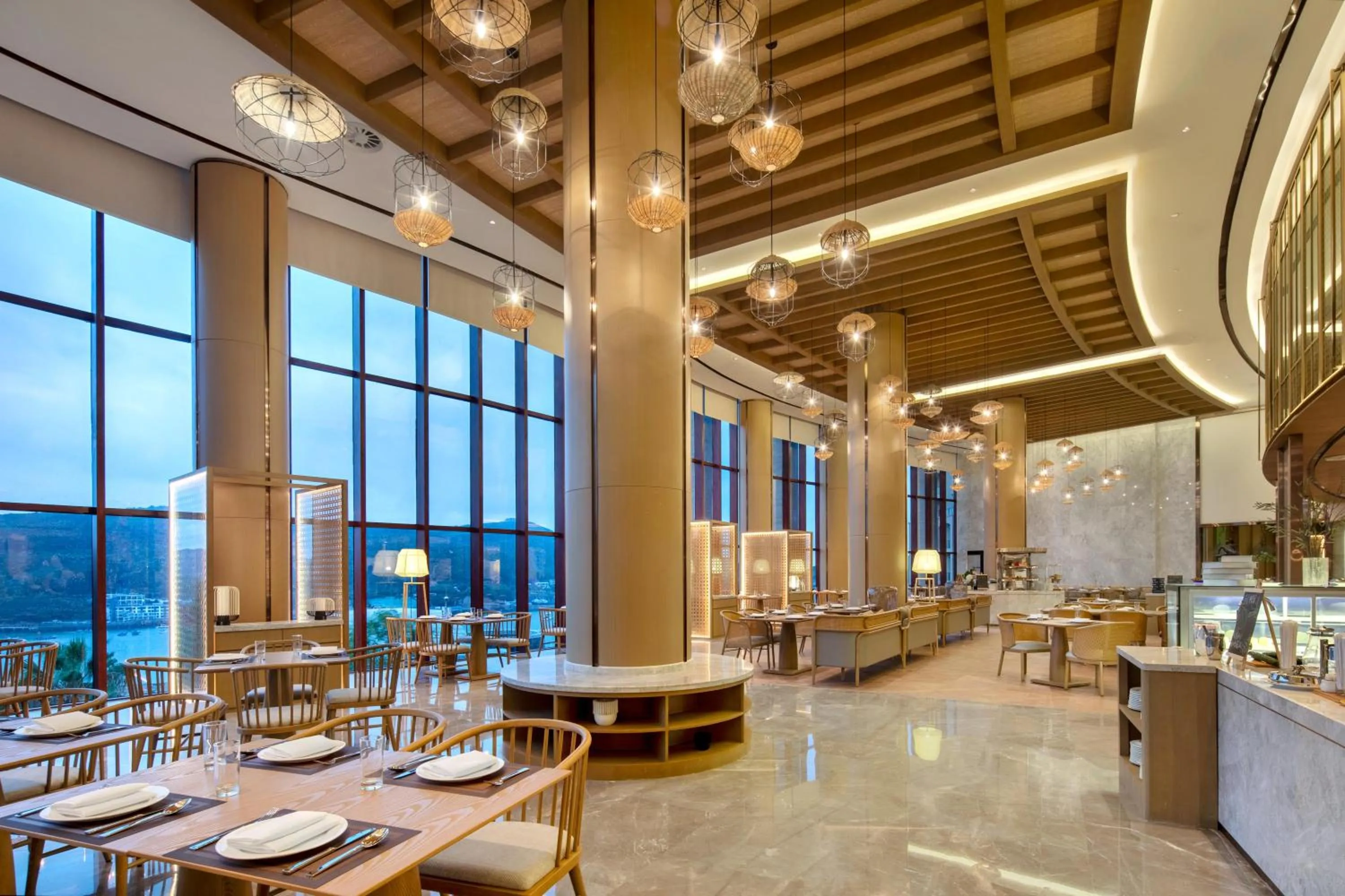 Restaurant/places to eat in Crowne Plaza Zhoushan Seaview by IHG