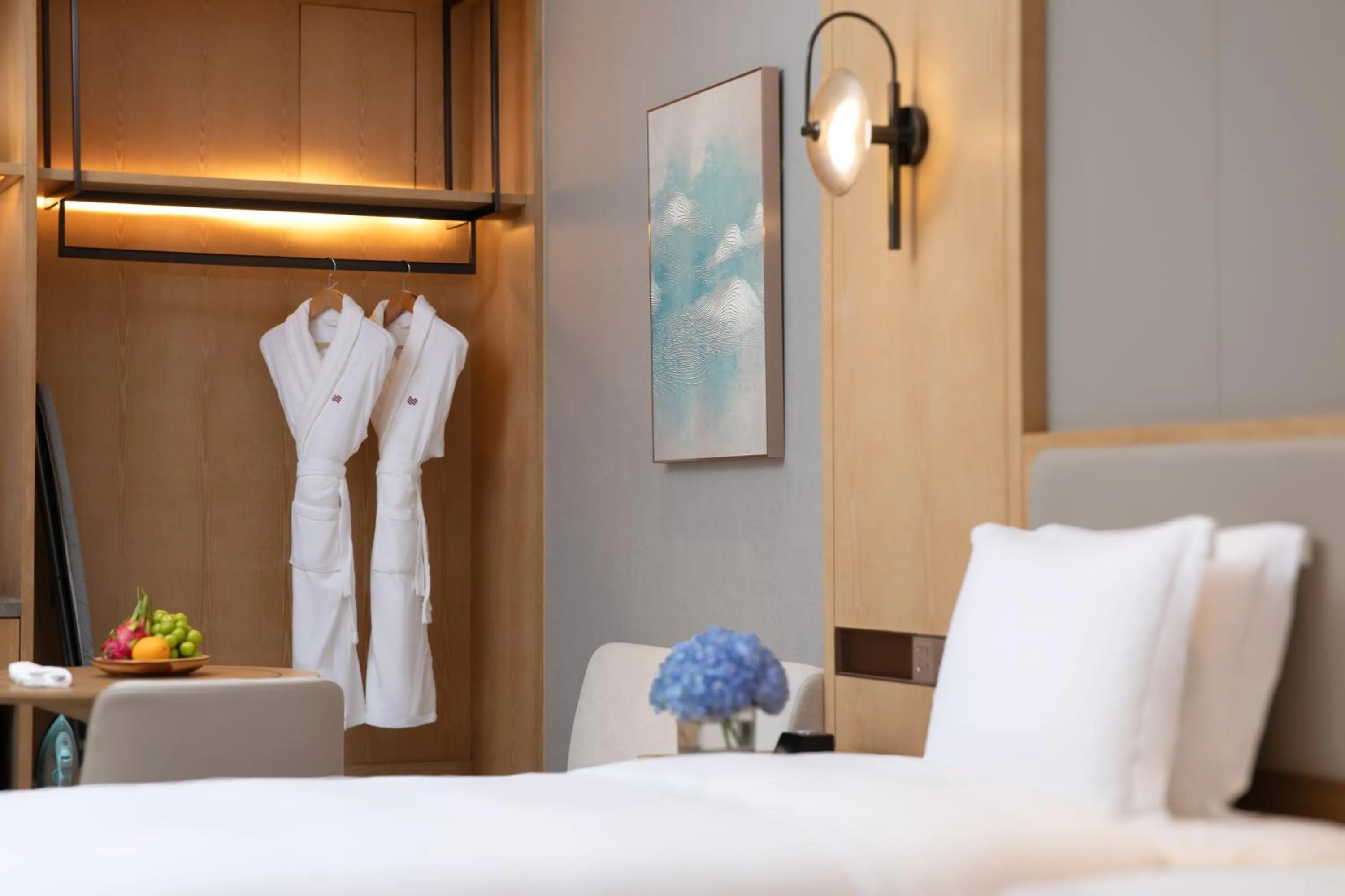 Bedroom, Bed in Crowne Plaza Zhoushan Seaview by IHG