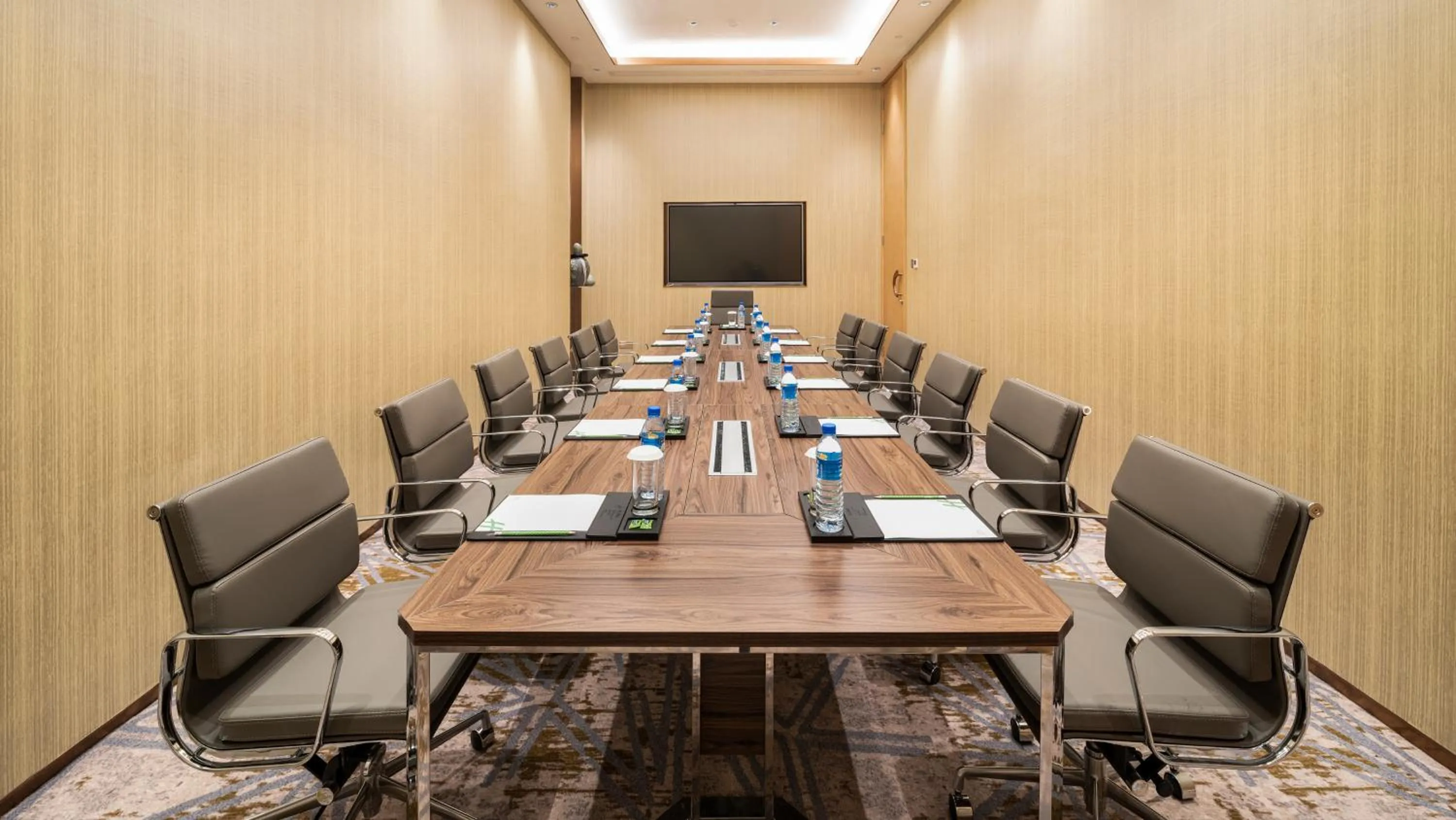 Meeting/conference room in Holiday Inn Tongren Wanshan by IHG