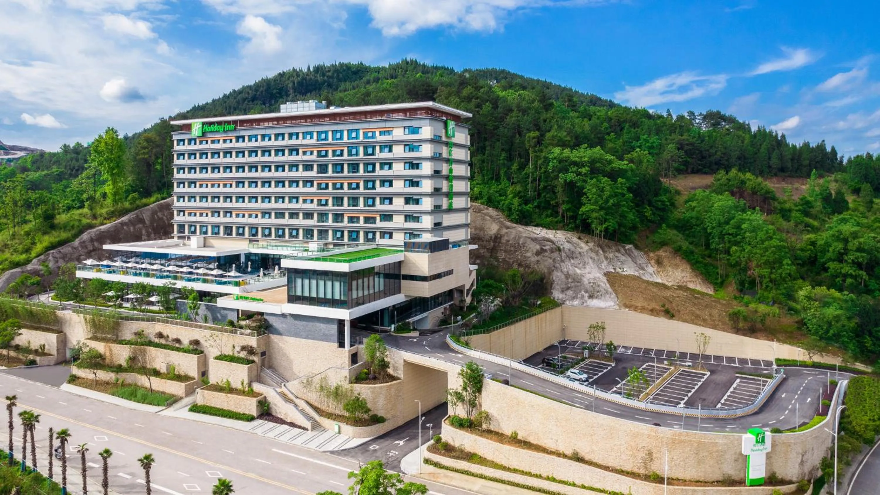 Property building in Holiday Inn Tongren Wanshan by IHG