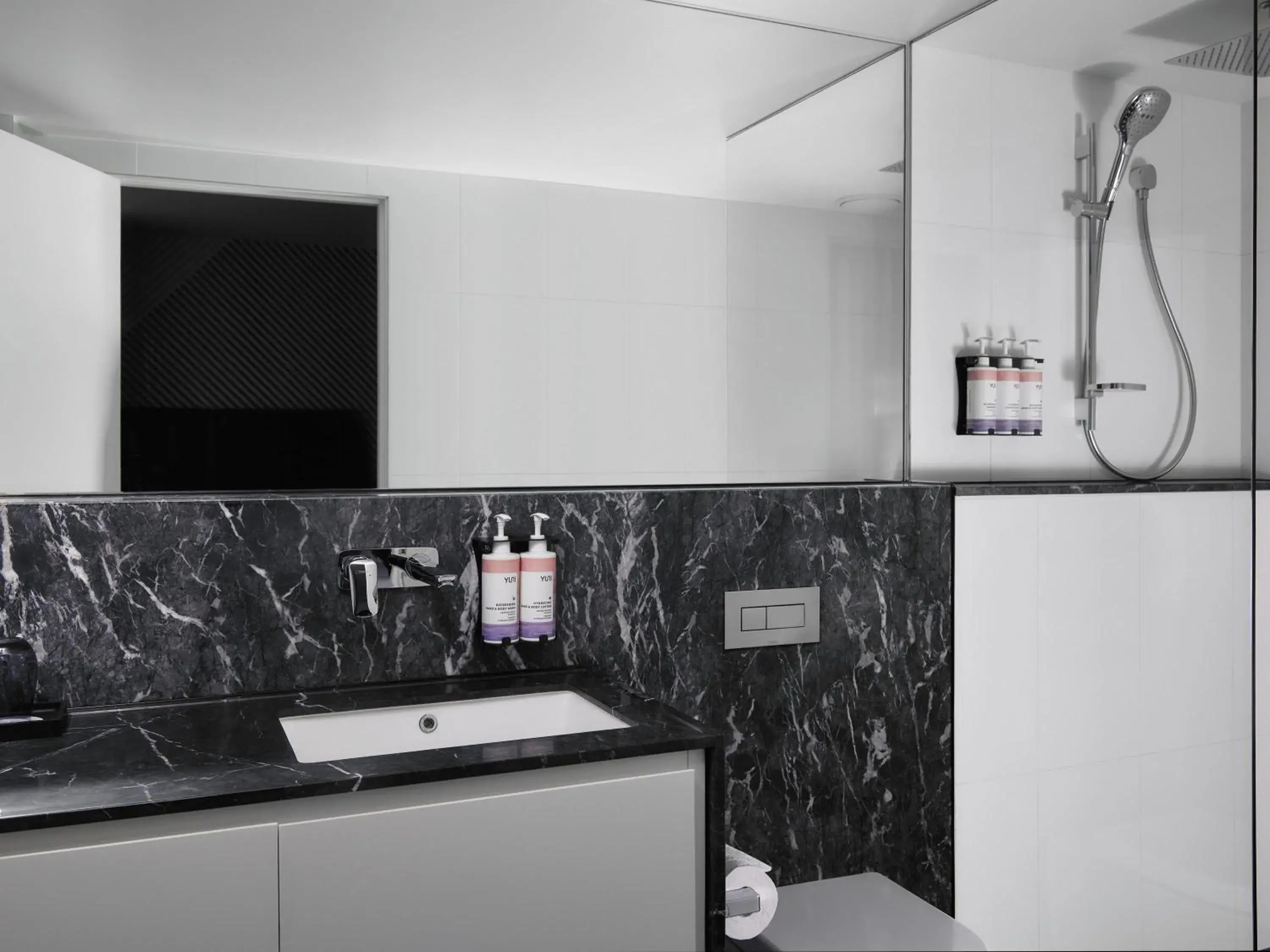 Superior King Room in Movenpick Hotel Melbourne On Spencer Superior King Room in Movenpick Hotel Melbourne On Spencer