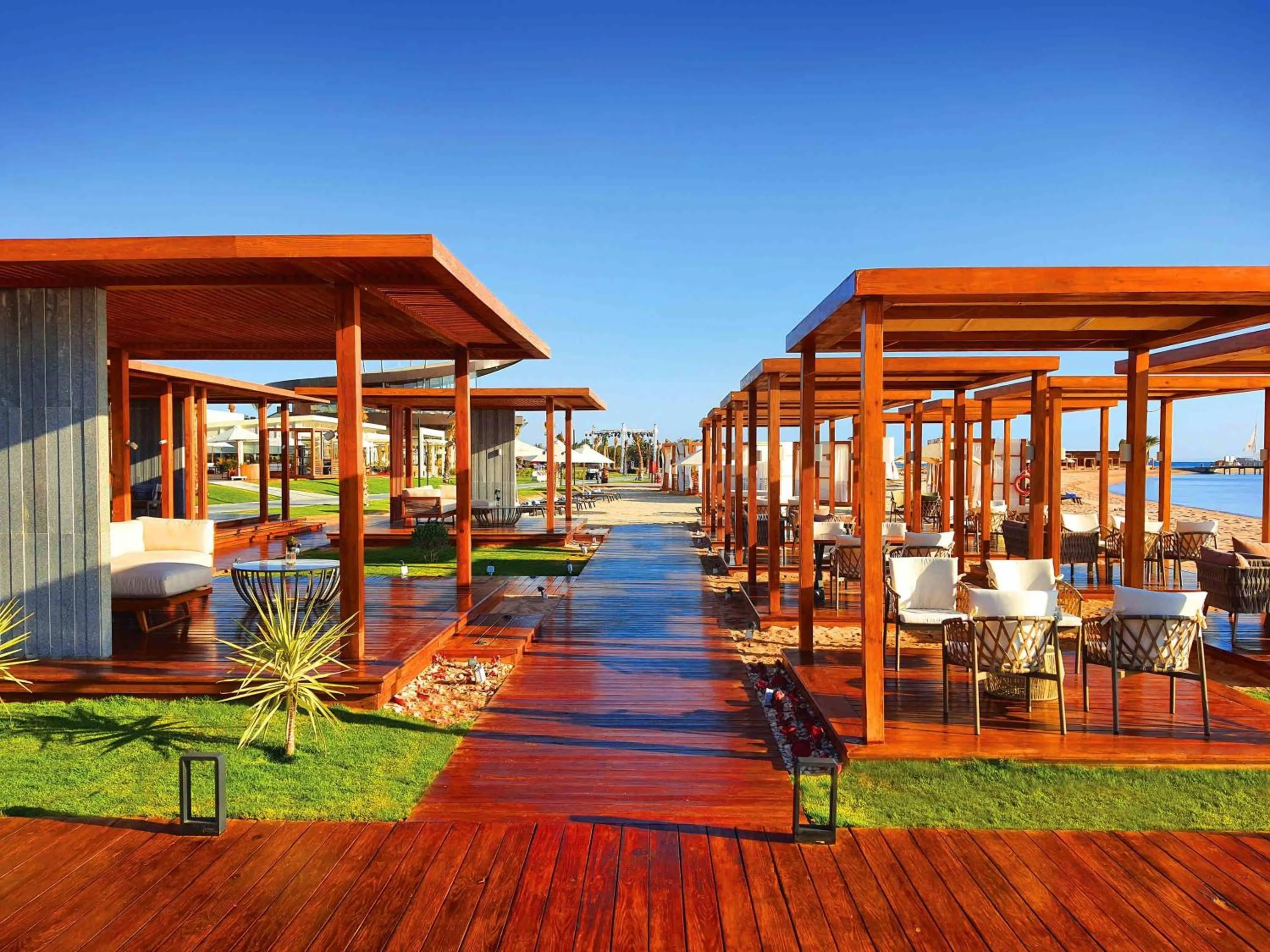 Lounge or bar in Rixos Premium Magawish Suites and Villas- Ultra All-Inclusive