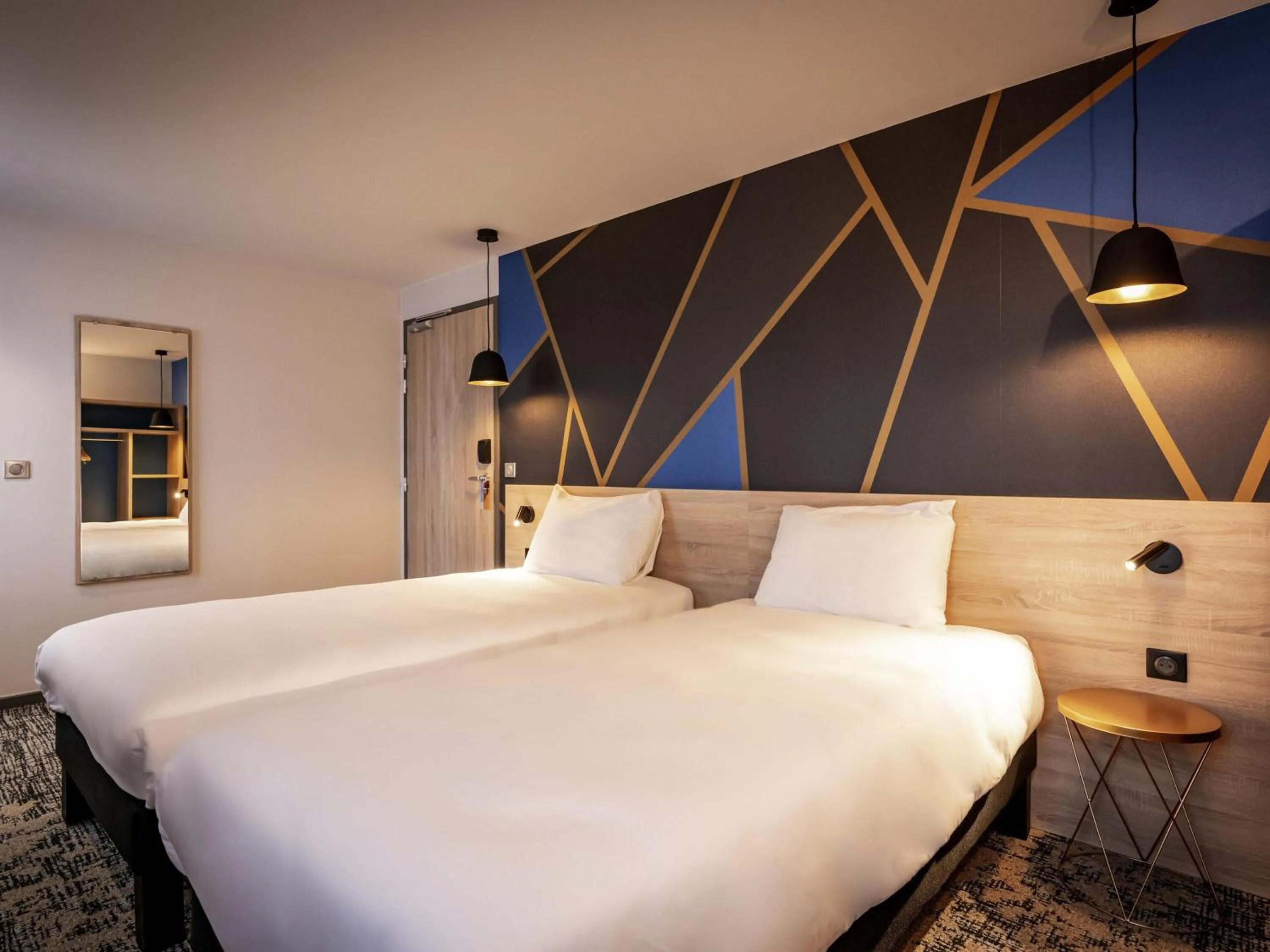 Bedroom, Bed in ibis Styles Valenciennes Petite Foret