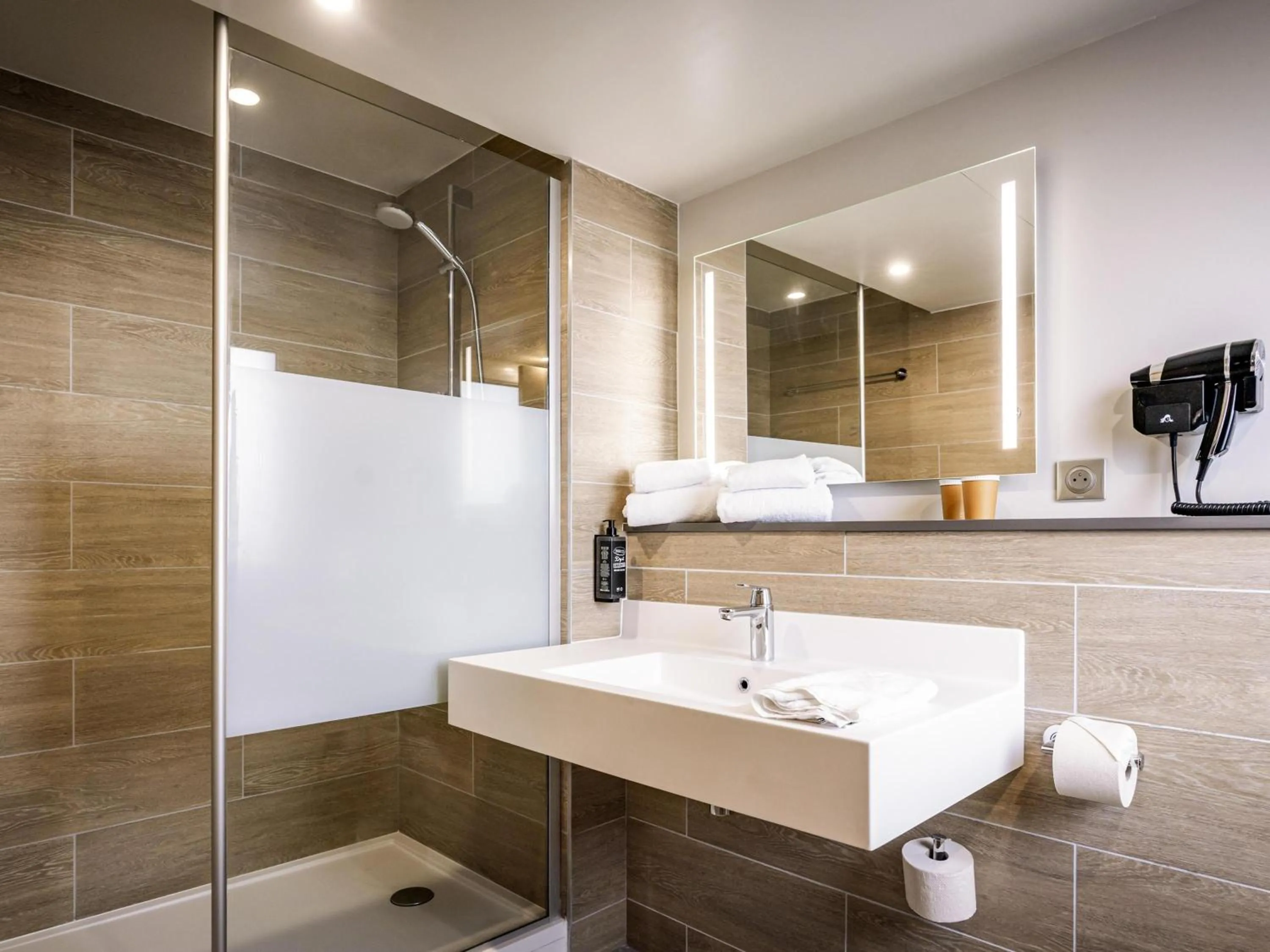 Bedroom in ibis Styles Valenciennes Petite Foret