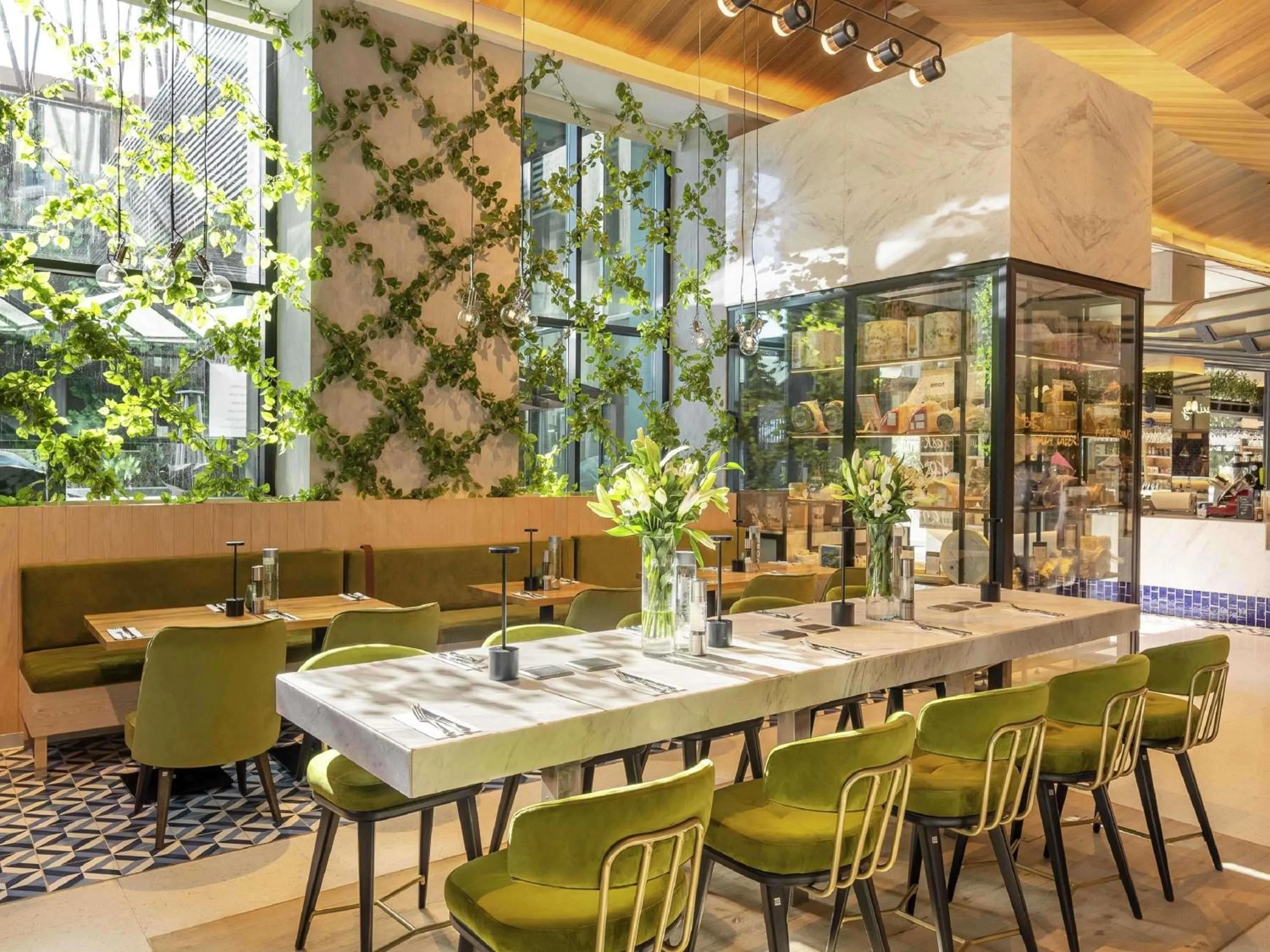 Restaurant/places to eat in Fairmont Ramla Riyadh