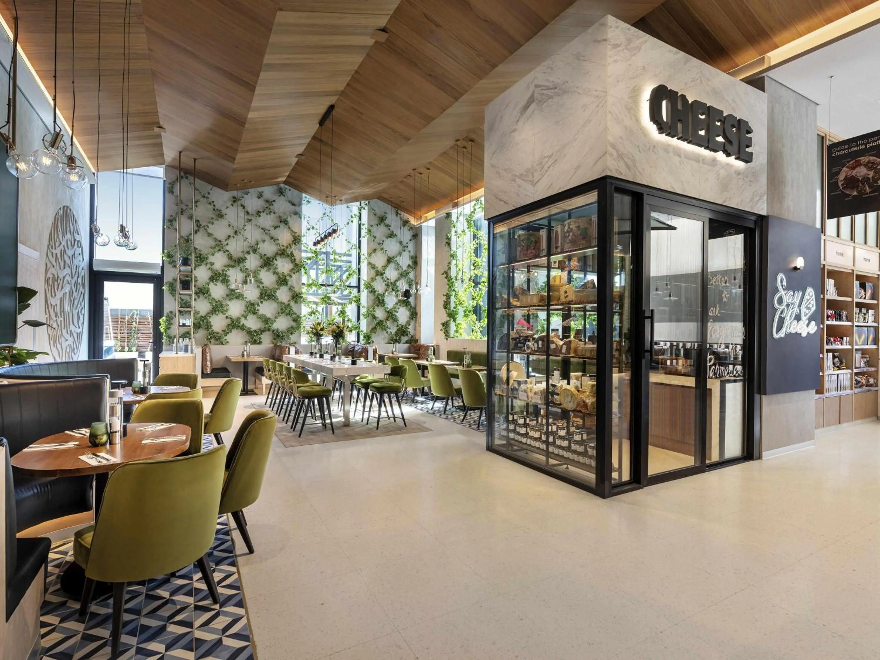 Restaurant/places to eat in Fairmont Ramla Riyadh