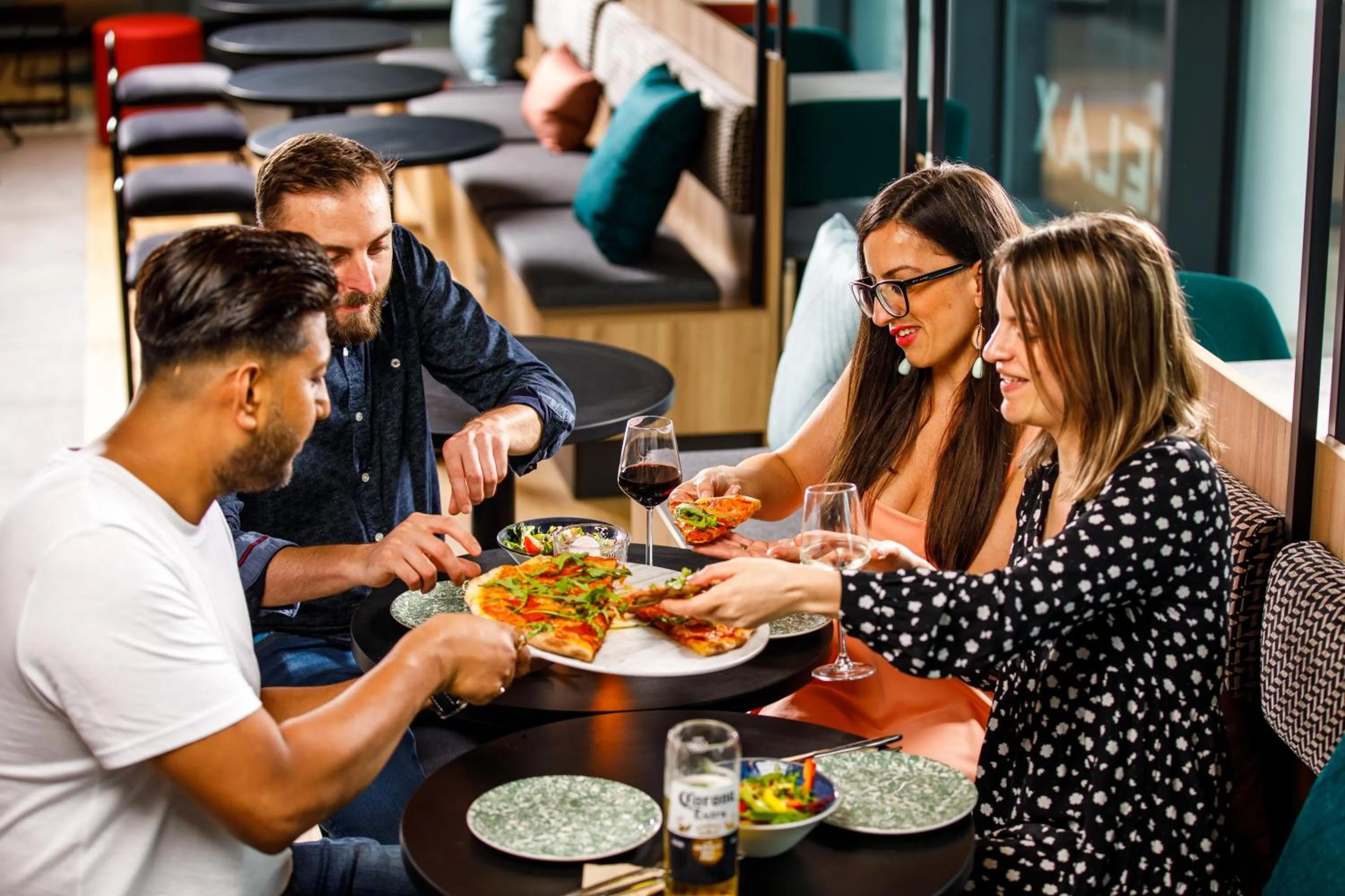 Restaurant/places to eat in ibis London Sutton Point