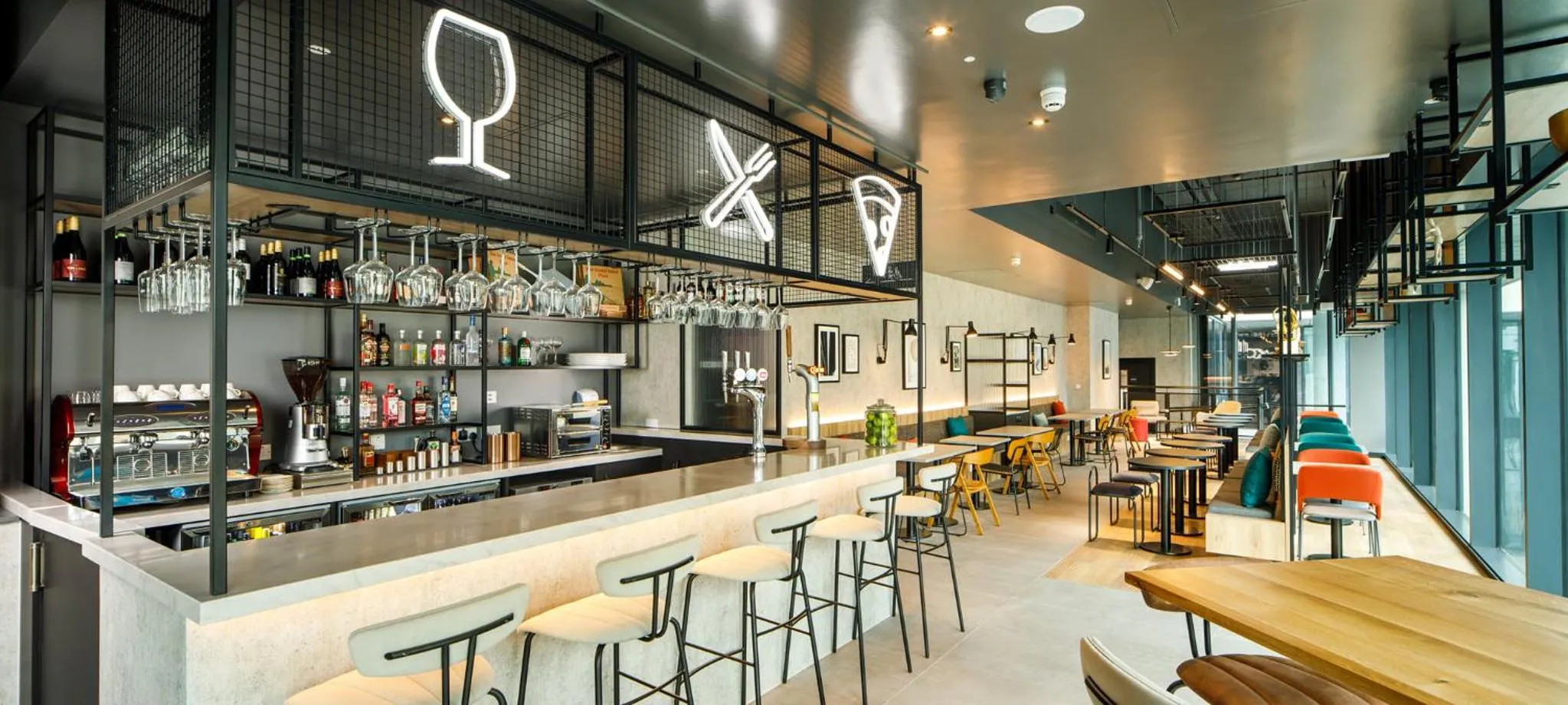 Restaurant/places to eat in ibis London Sutton Point